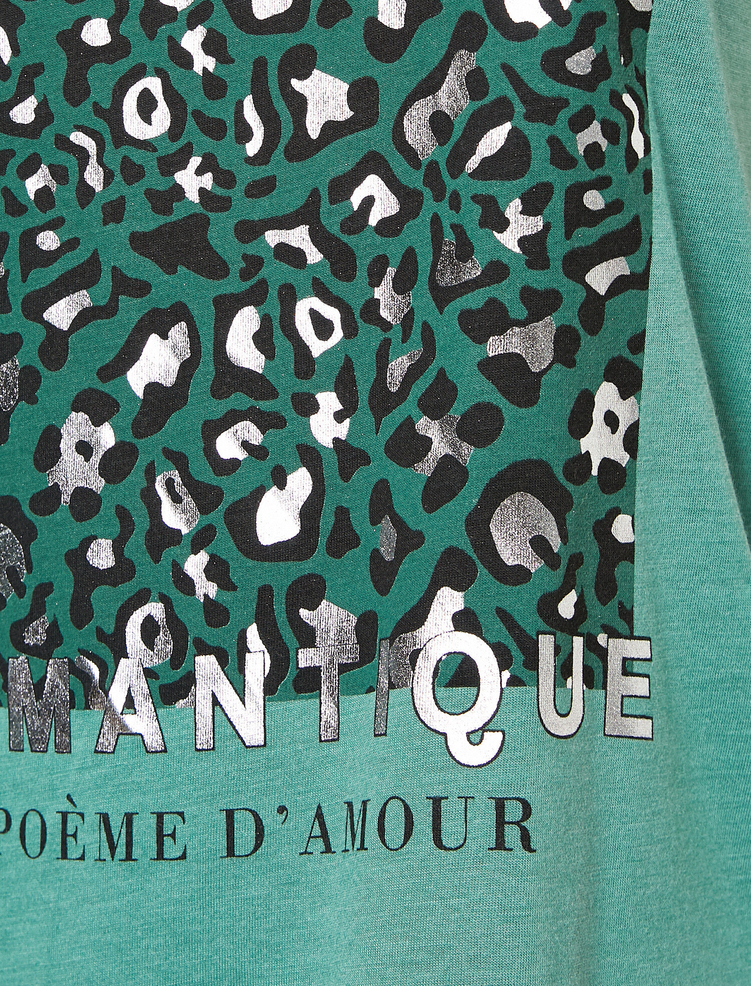   Leopar Baskı Detaylı Standart Kalıp Bisiklet Yaka Tişört