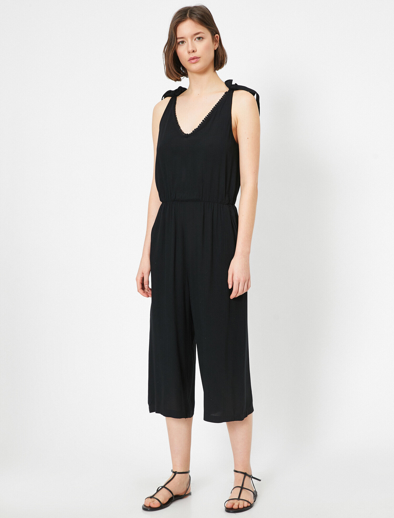   V Yaka Bağlama Detaylı Tulum