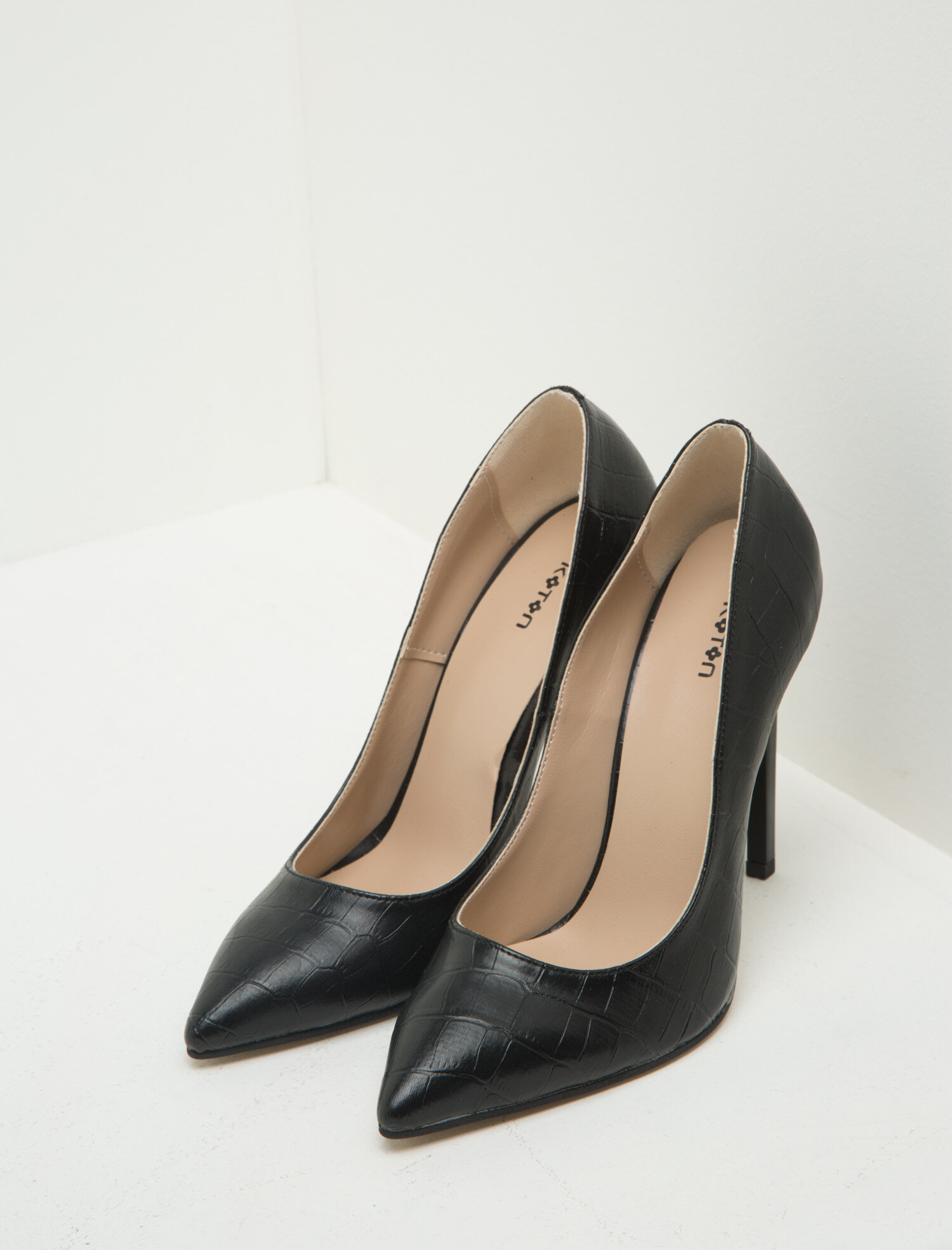  Kadın Sivri Burun Topuklu Ayakkabı