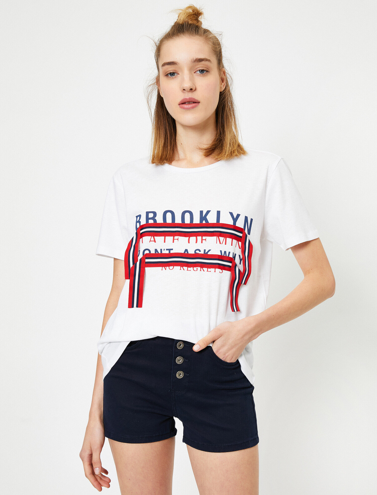   Bisiklet Yaka Kısa Kollu %100 Pamuklu İşlemeli Tişört