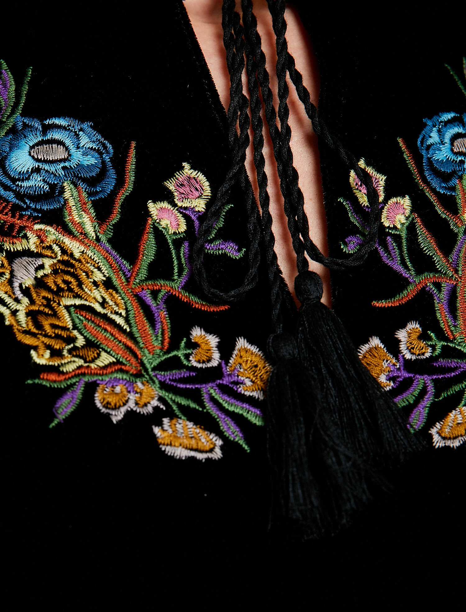   İşlemeli Kadife Elbise