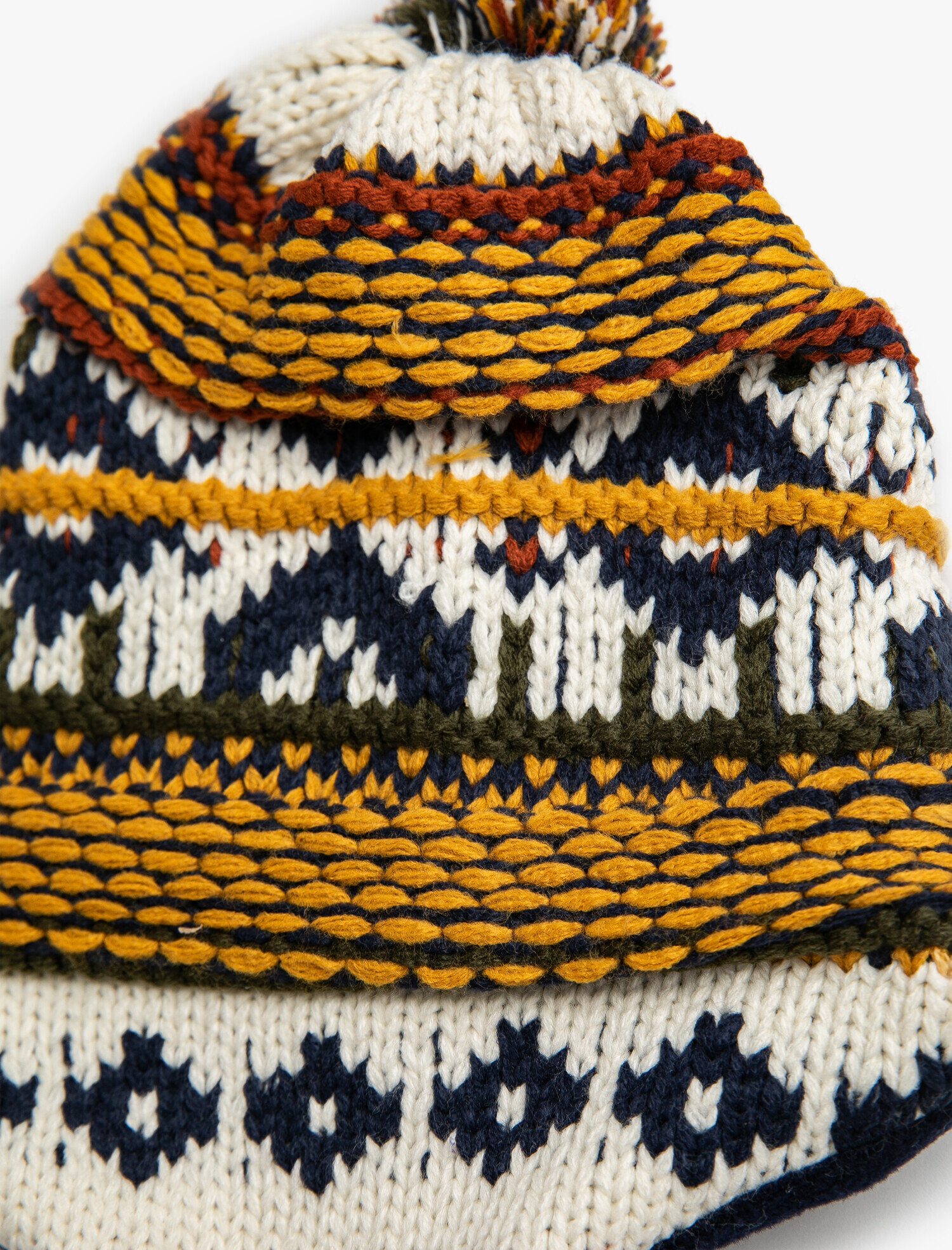 Erkek Bebek Ponponlu Desenli Bere Örgü Seti