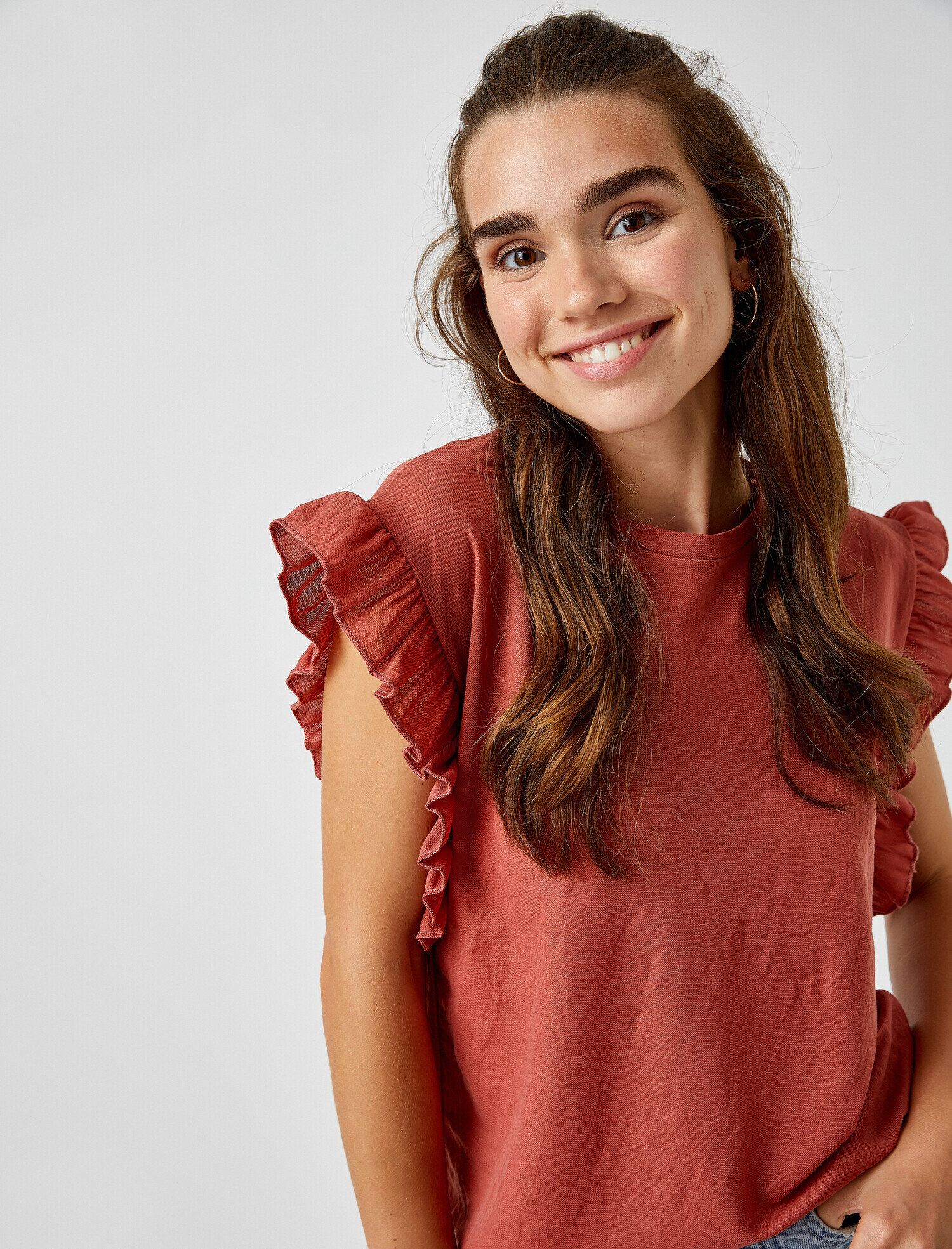   Kolları Fırfırlı Tişört