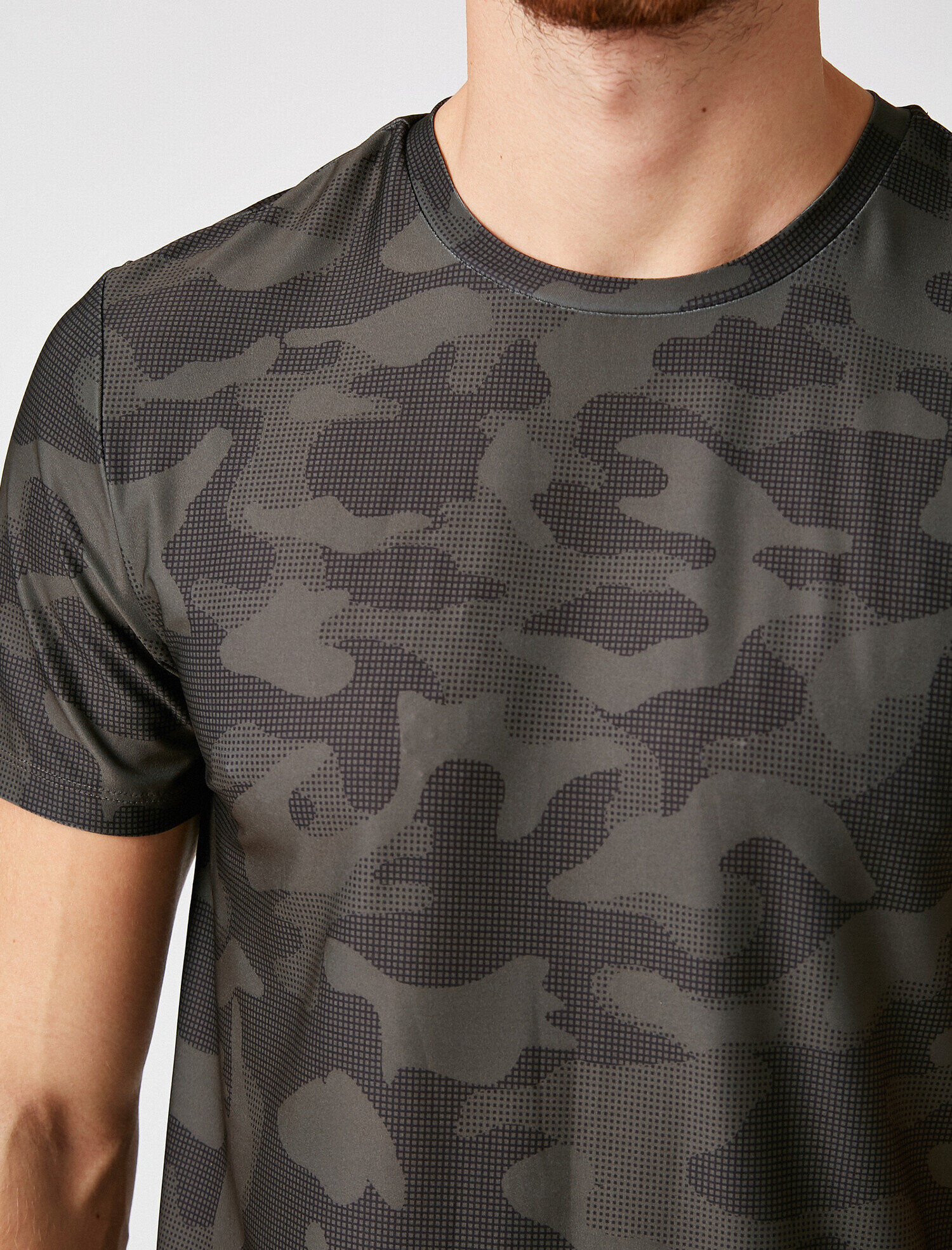   Kamuflaj Desenli Kısa Kollu Bisiklet Yaka Tişört