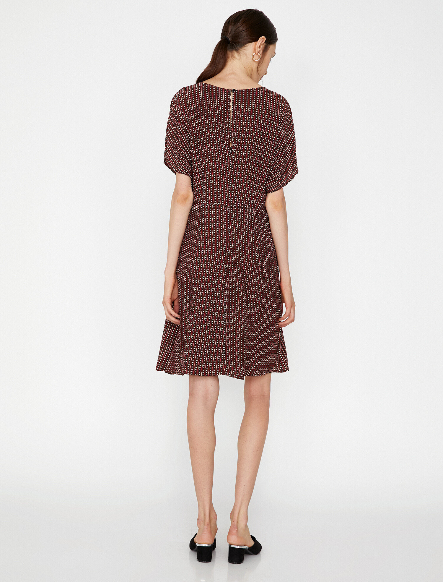   Desenli Dökümlü Elbise Kısa Kollu