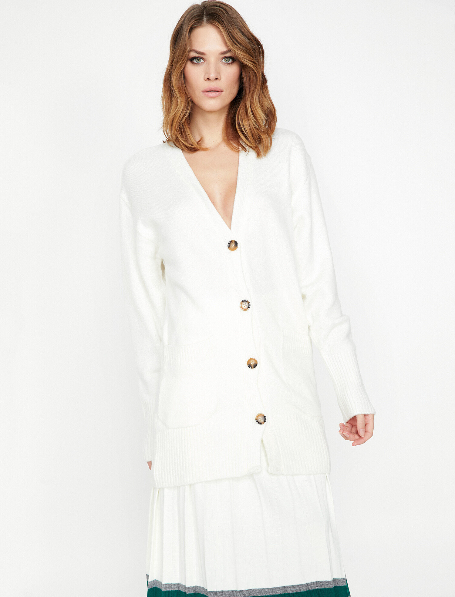   Uzun Kollu Düğme Detaylı Hırka