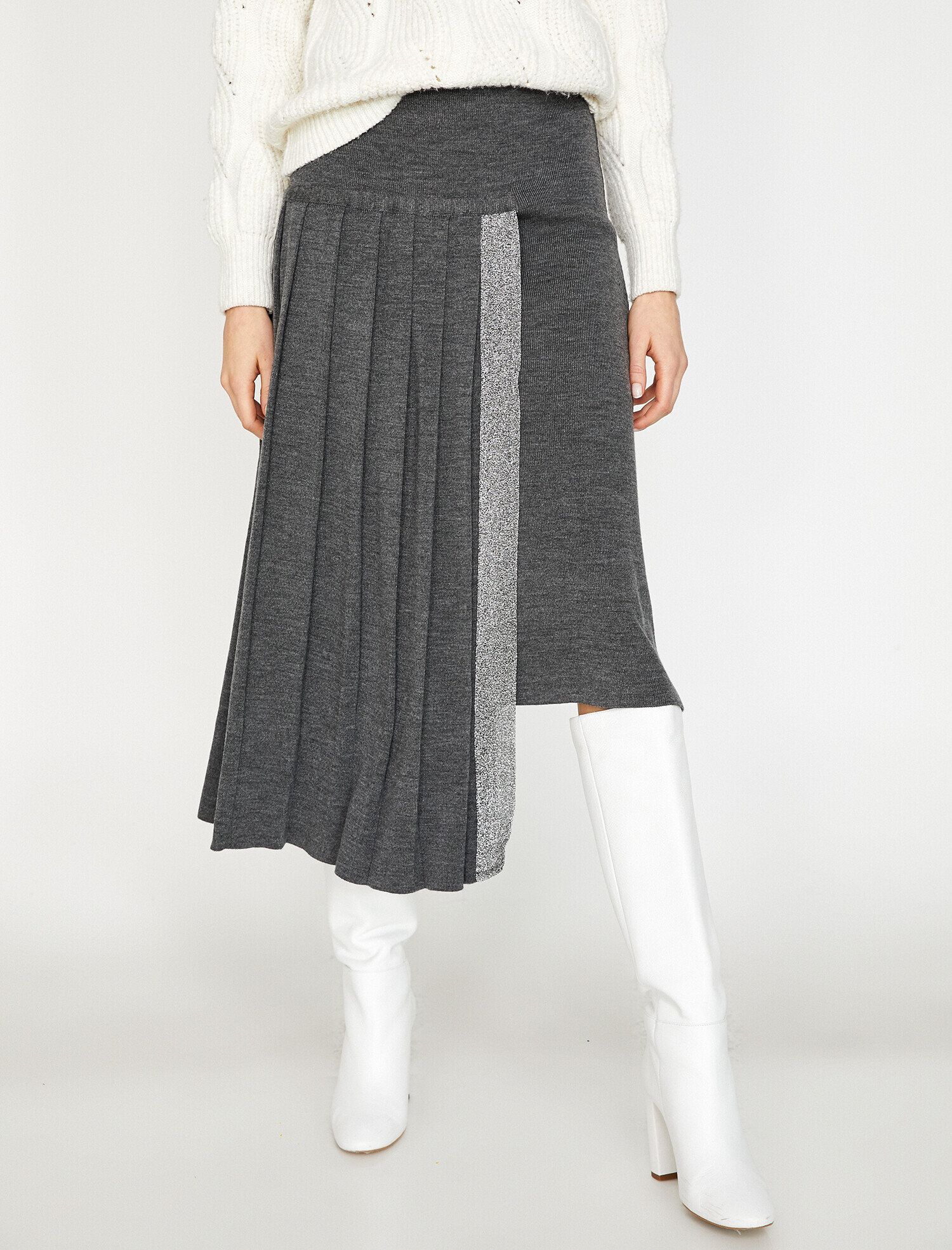   İşlemeli Triko Etek