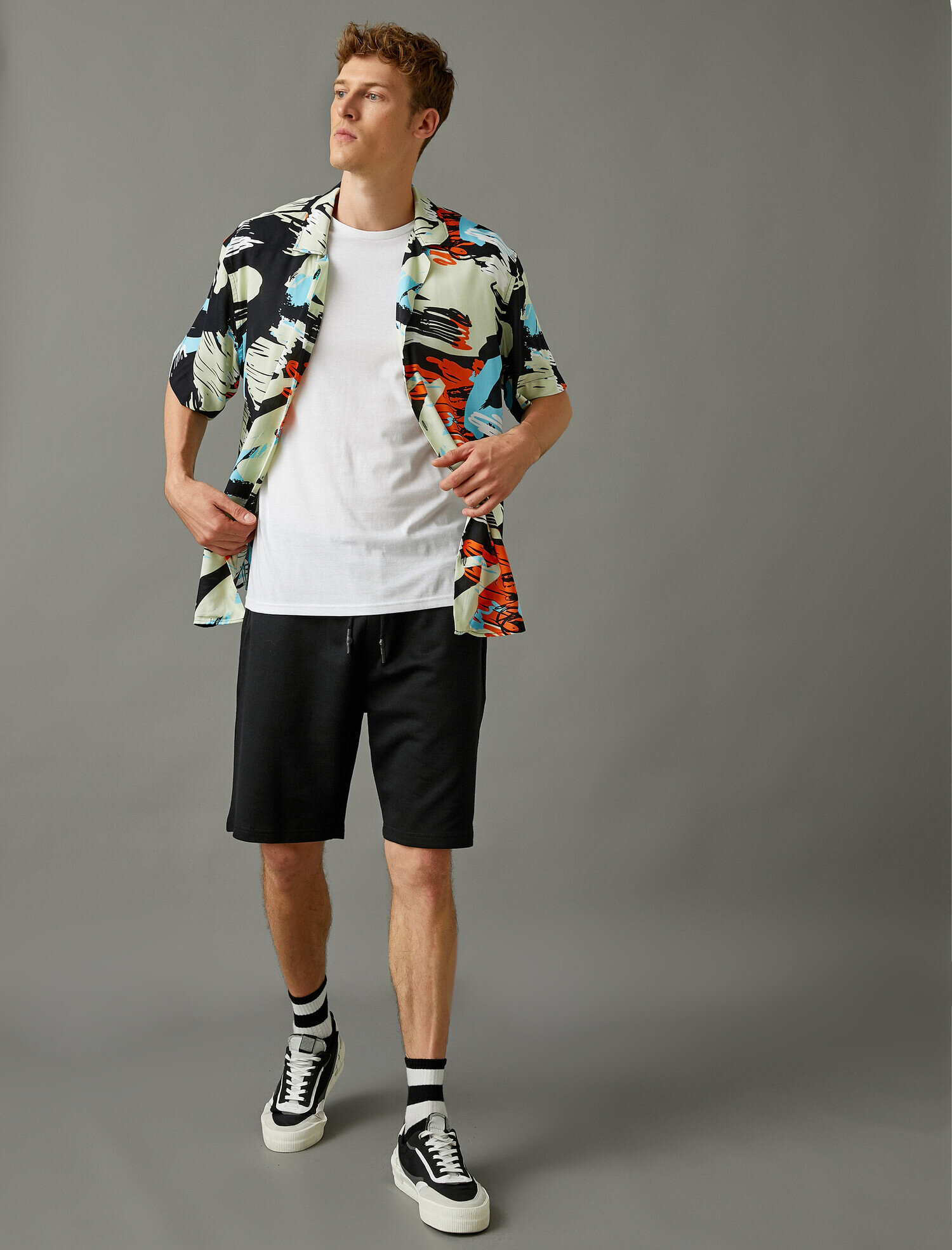   Belden Bağlamalı Bermuda Şort