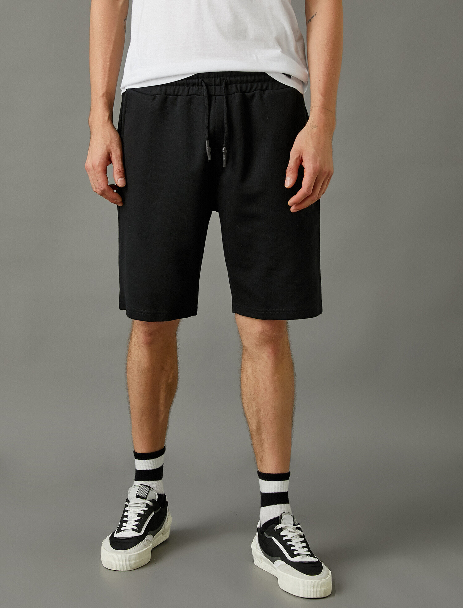   Belden Bağlamalı Bermuda Şort