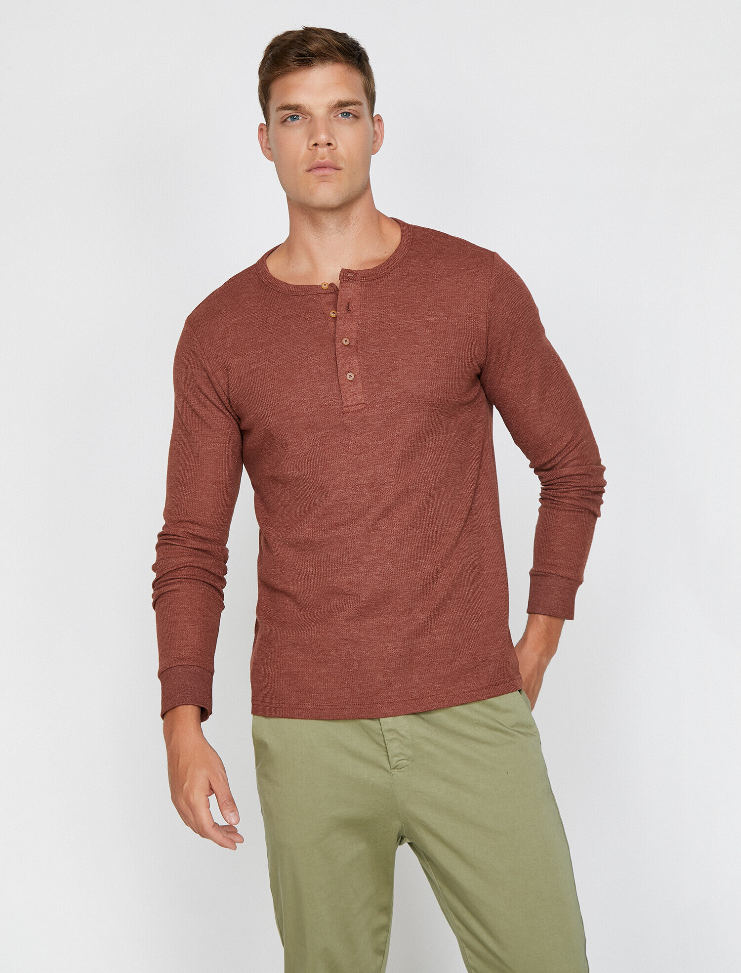   Düğme Detaylı Tişört