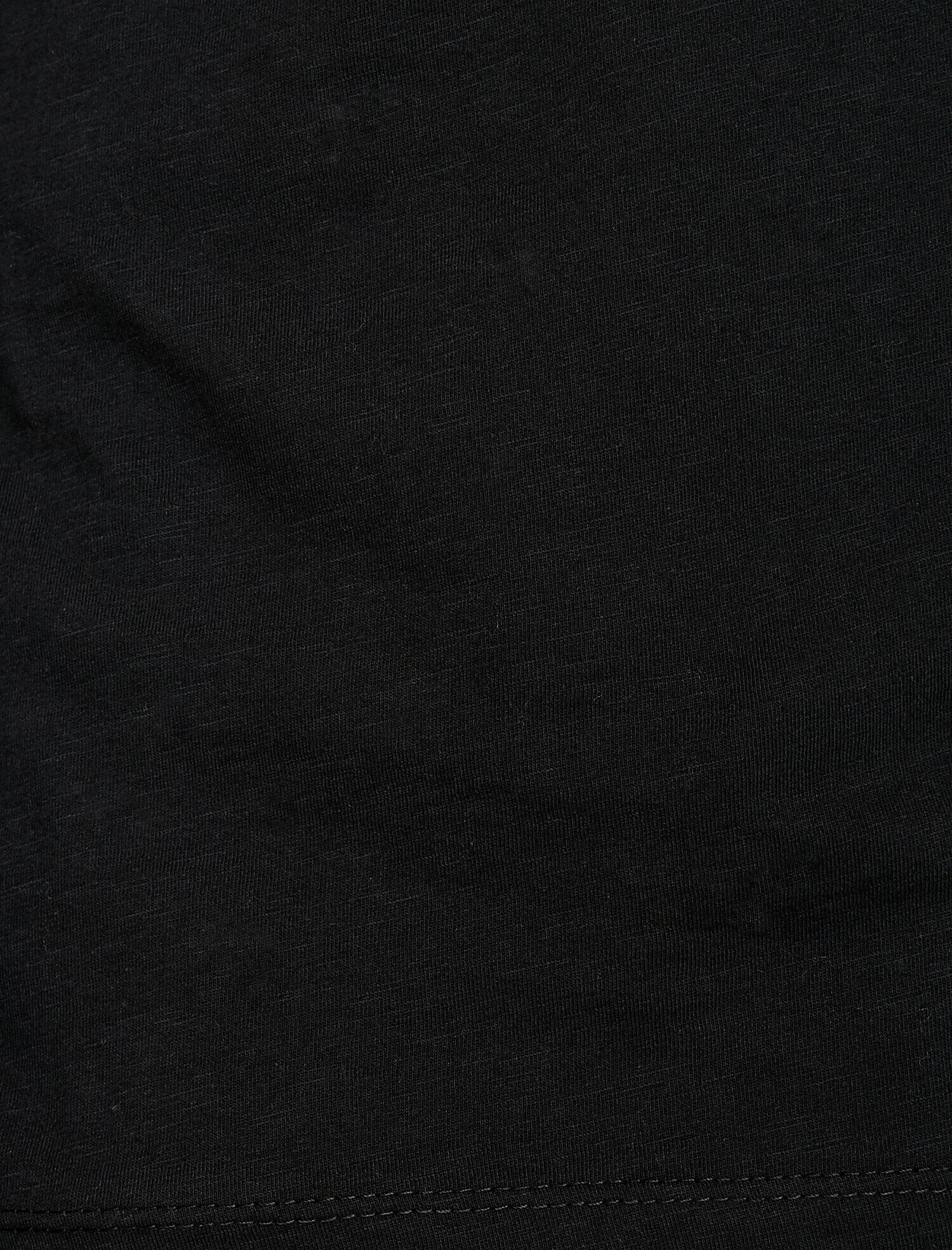   Düğme Detaylı Tişört