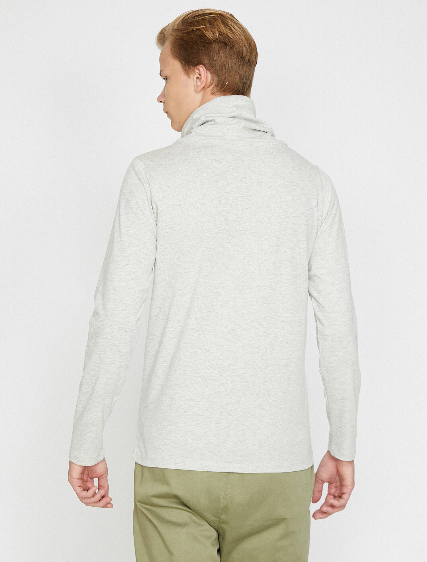   Yüksek Yaka Tişört