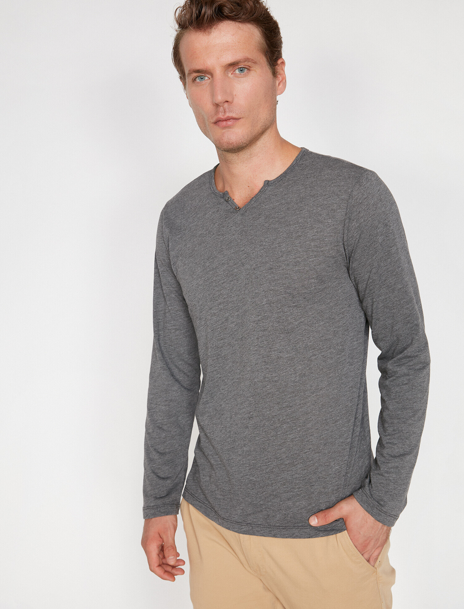   Düğme Detaylı Tişört