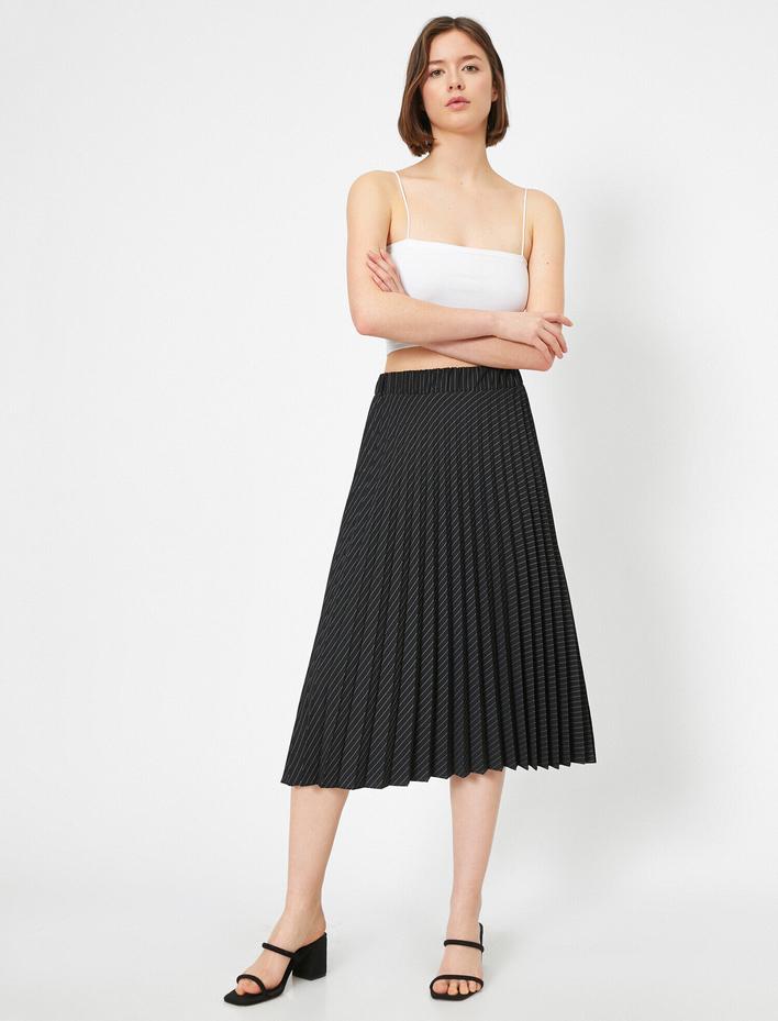  Pilise Detaylı Mini Etek