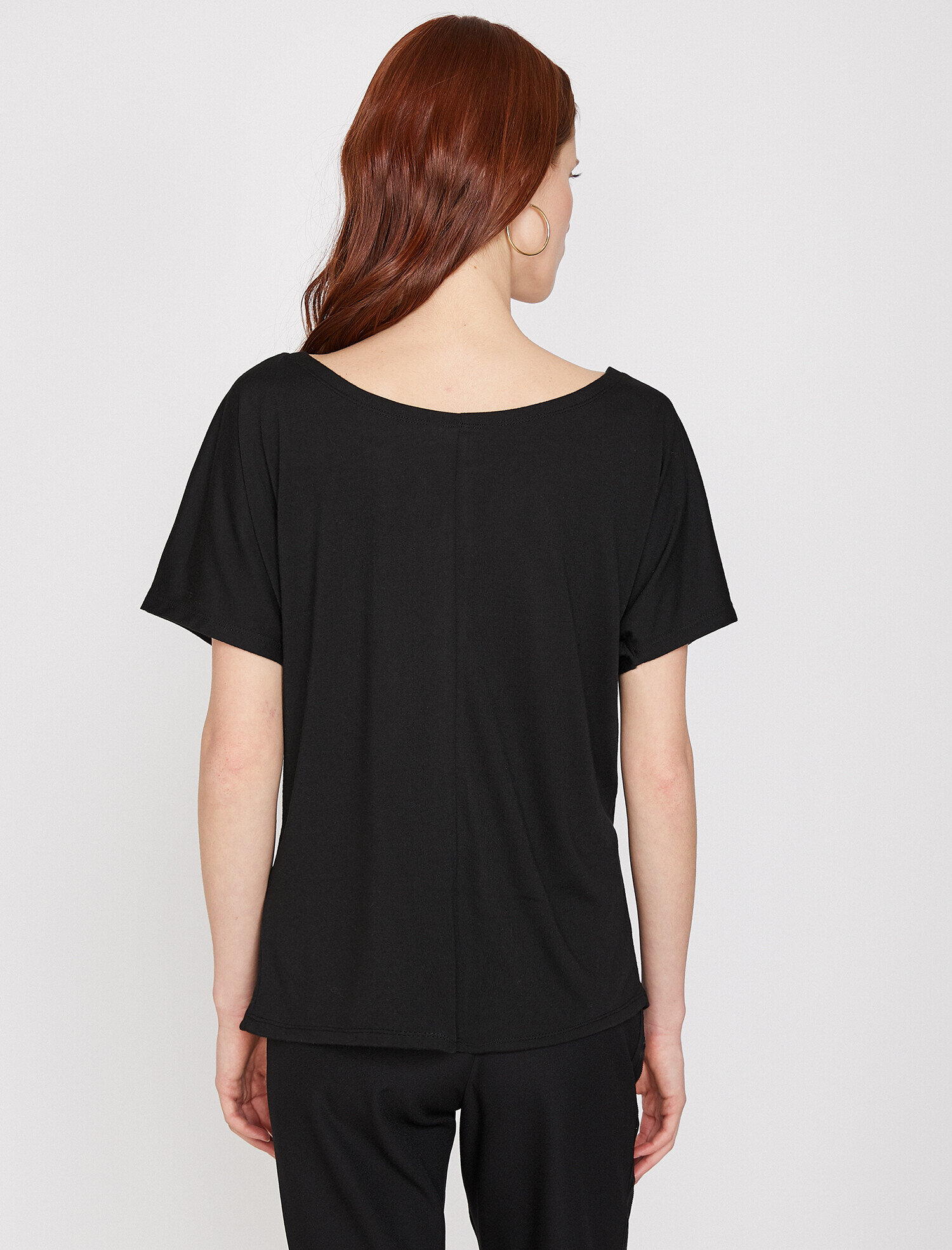   Pul Detaylı Tişört