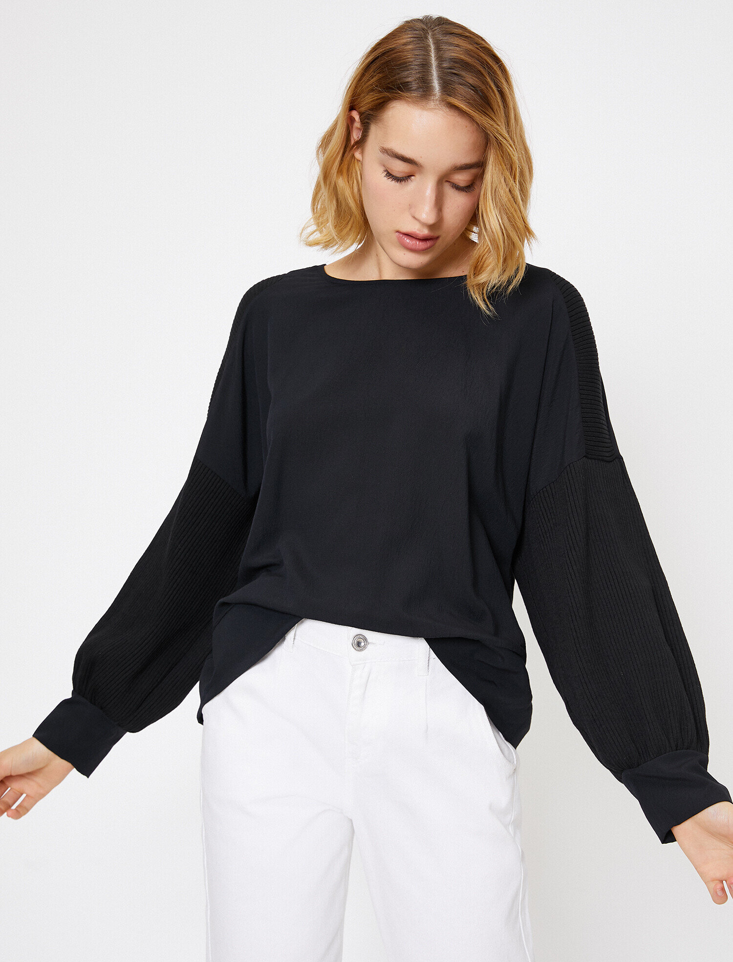   Düğme Detaylı Tişört