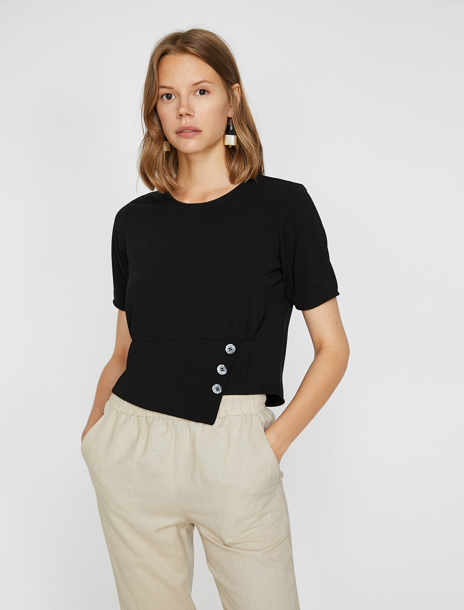   Düğme Detaylı Bluz