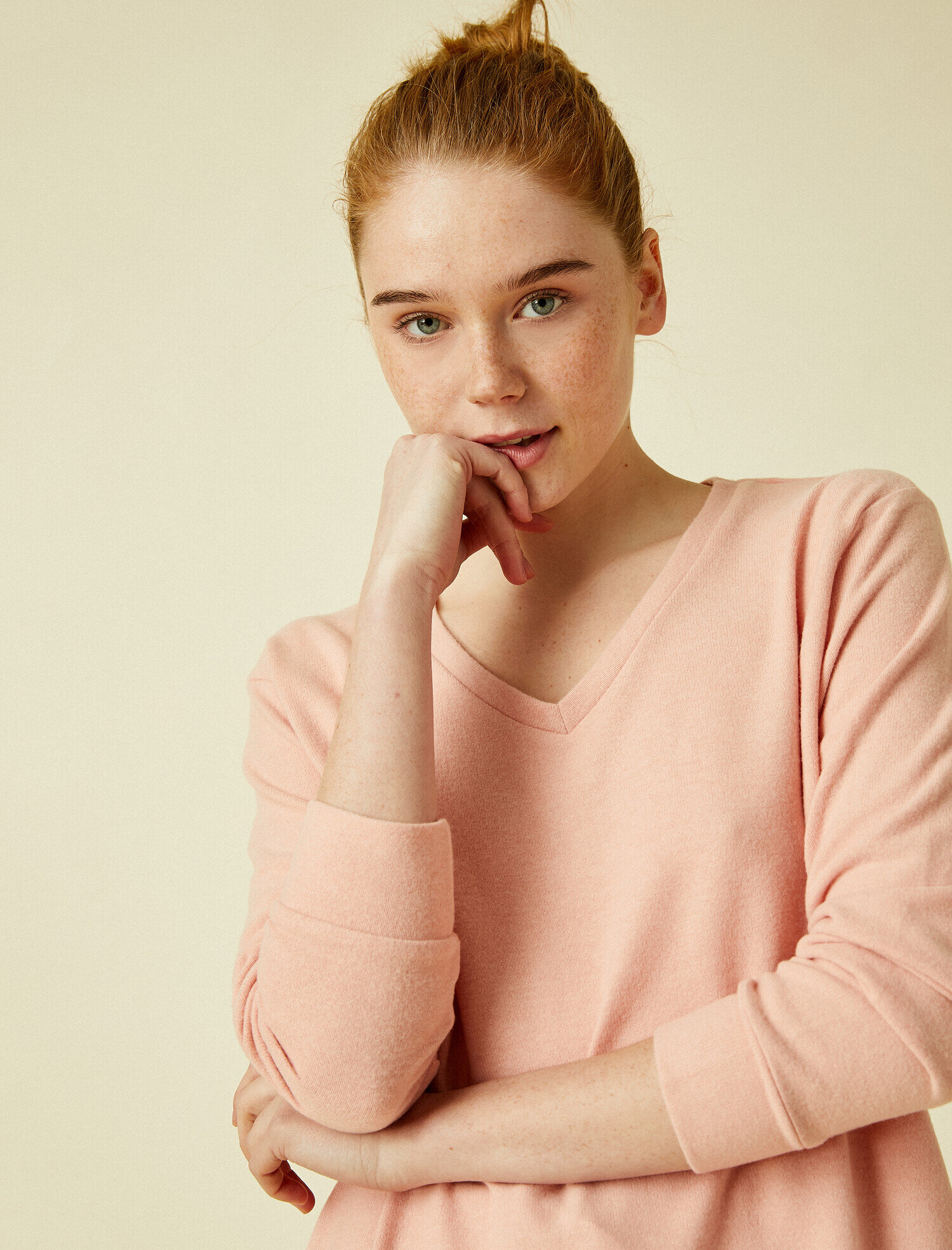   V Yaka Yumuşak Pijama Üstü