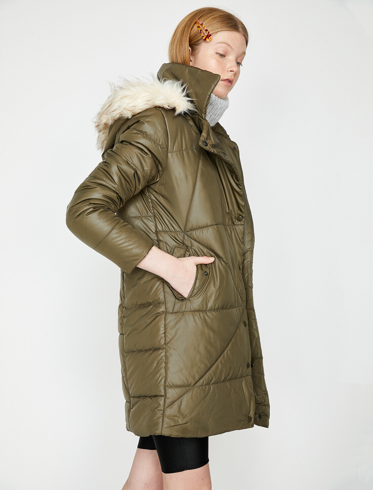 Suni Kürk Detaylı Kapüşonlu Uzun Şişme Mont