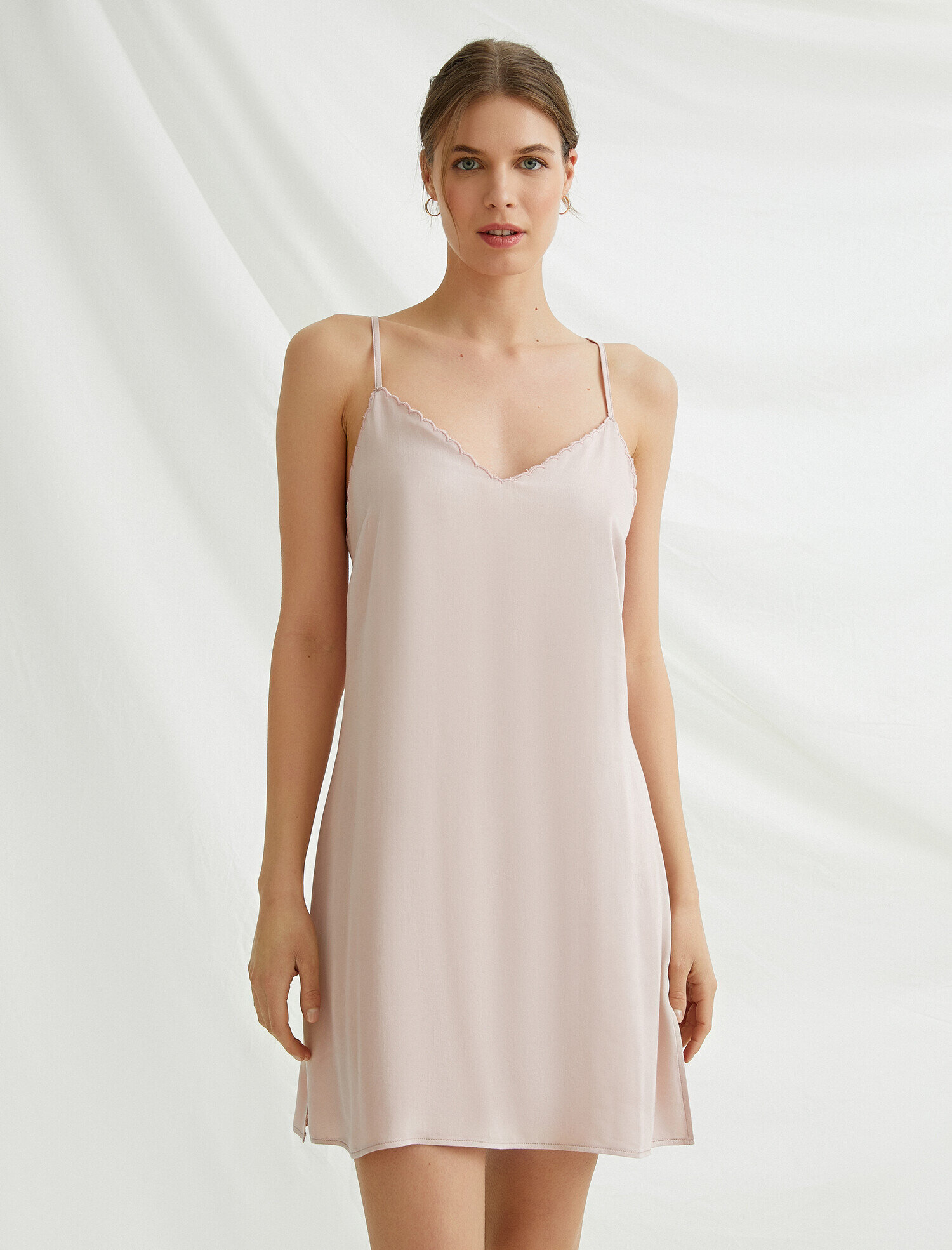   Sırt Dekolteli Mini Gece Elbisesi