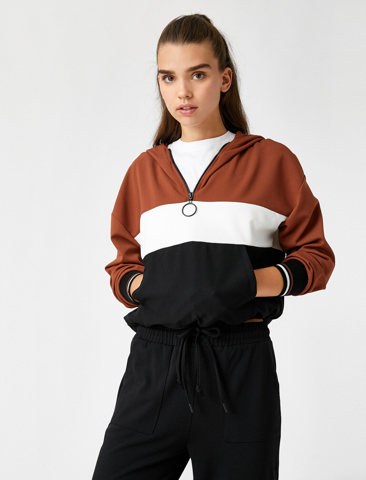   Renk Bloklu Kapüşonlu Yakası Fermuarlı Beli Bağcıklı Sweatshirt