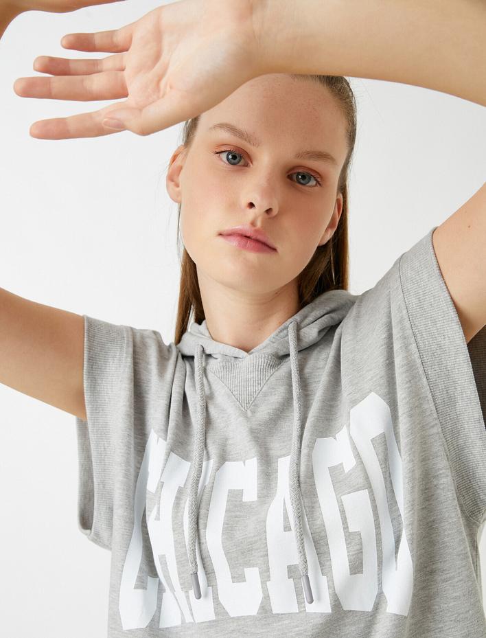  Kapüşonlu Sıfır Kol Elbise