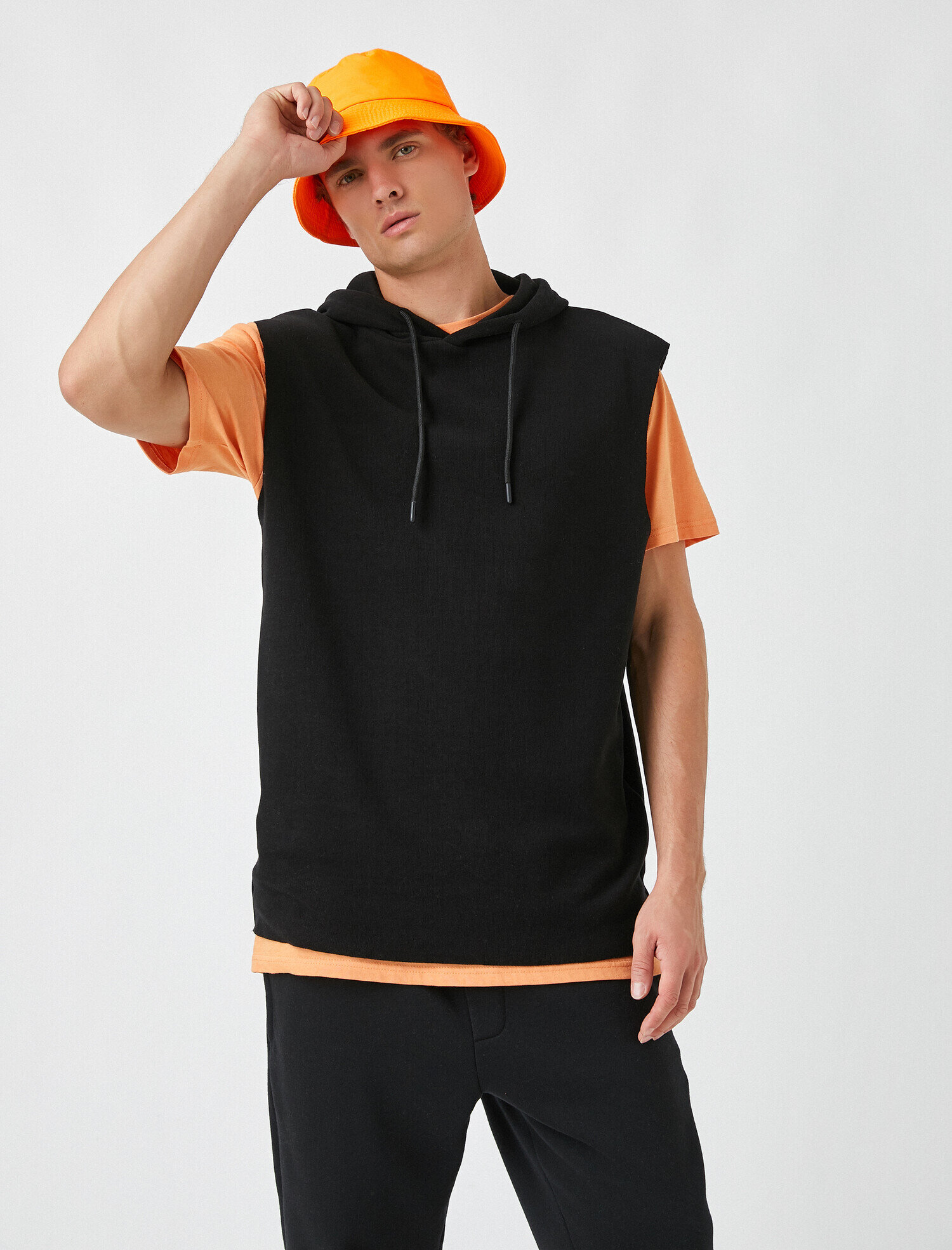 Kapüşonlu Basic Kolsuz Sweatshirt