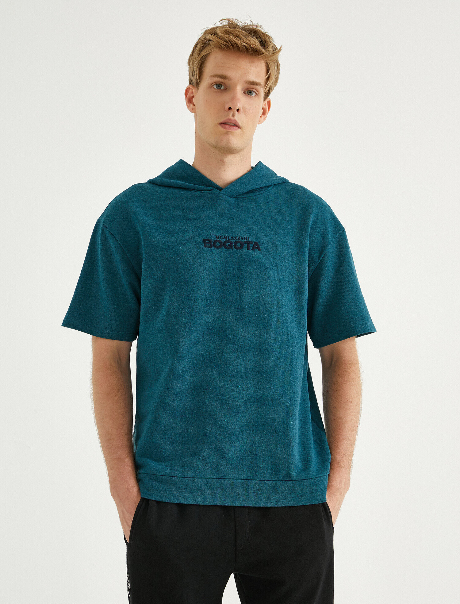   Kapşonlu Kısa Kollu Sweatshirt