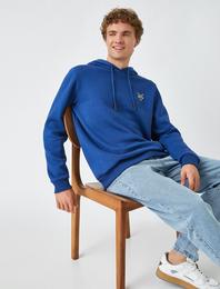 Kurt İşlemeli Kapşonlu Sweatshirt