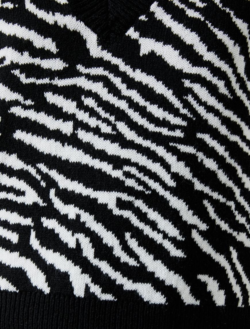   Zebra Desenli Süveter V Yaka Desenli