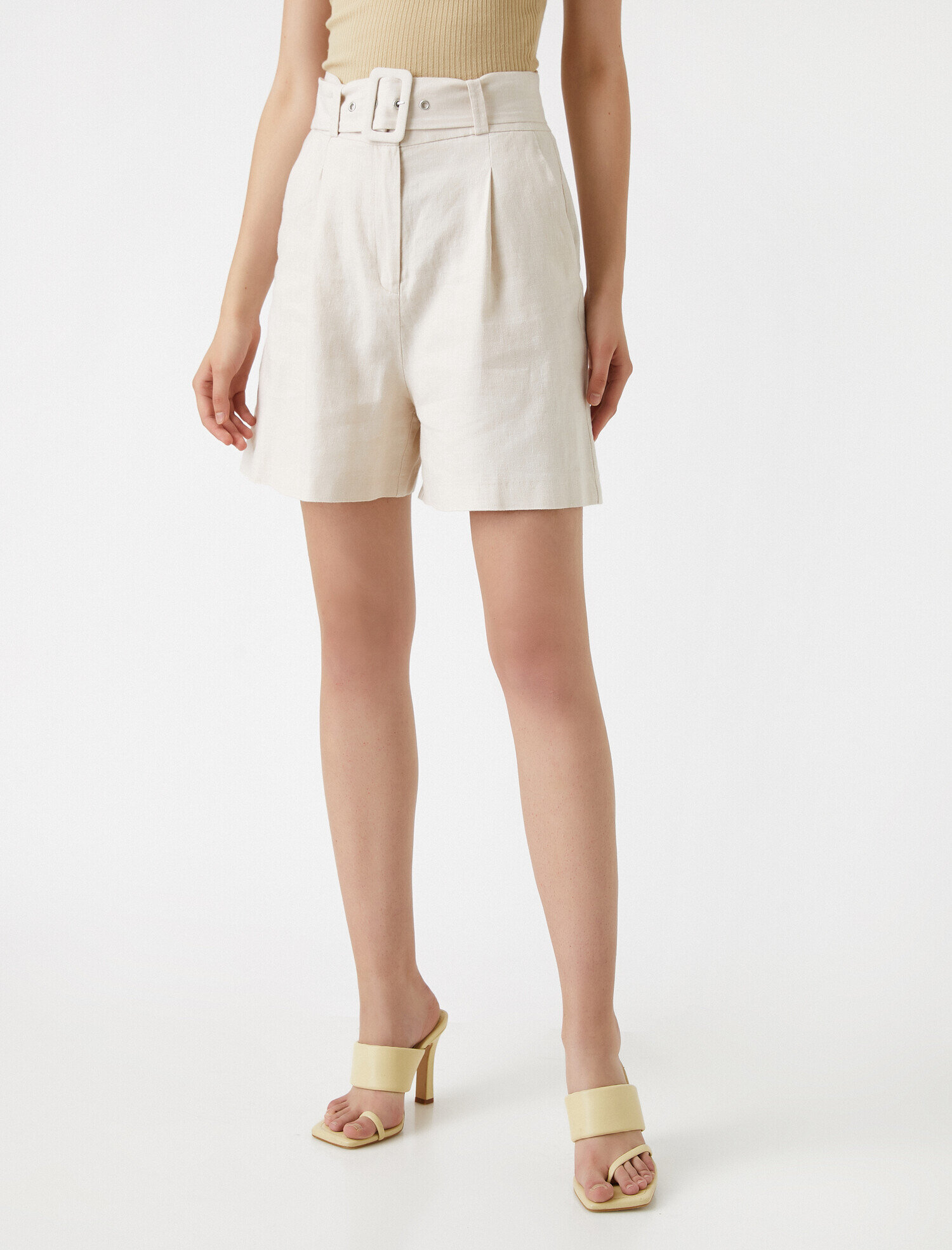   Beli Kemerli Şort Keten Karışımlı