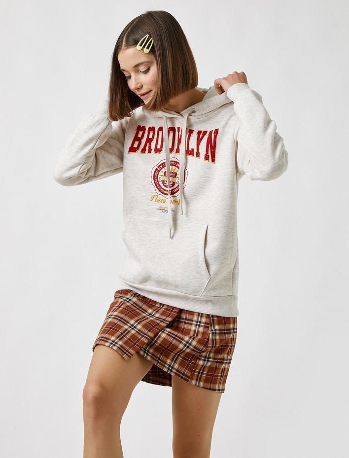  Kapüşonlu Baskılı Sweatshirt