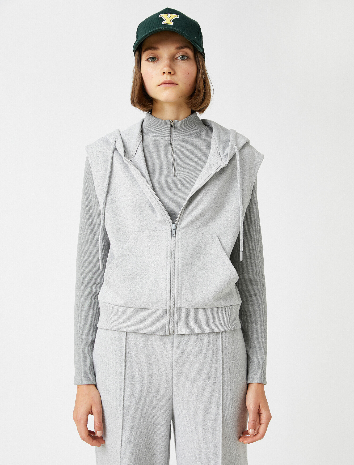   Kapüşonlu Fermuarlı Kolsuz Sweatshirt