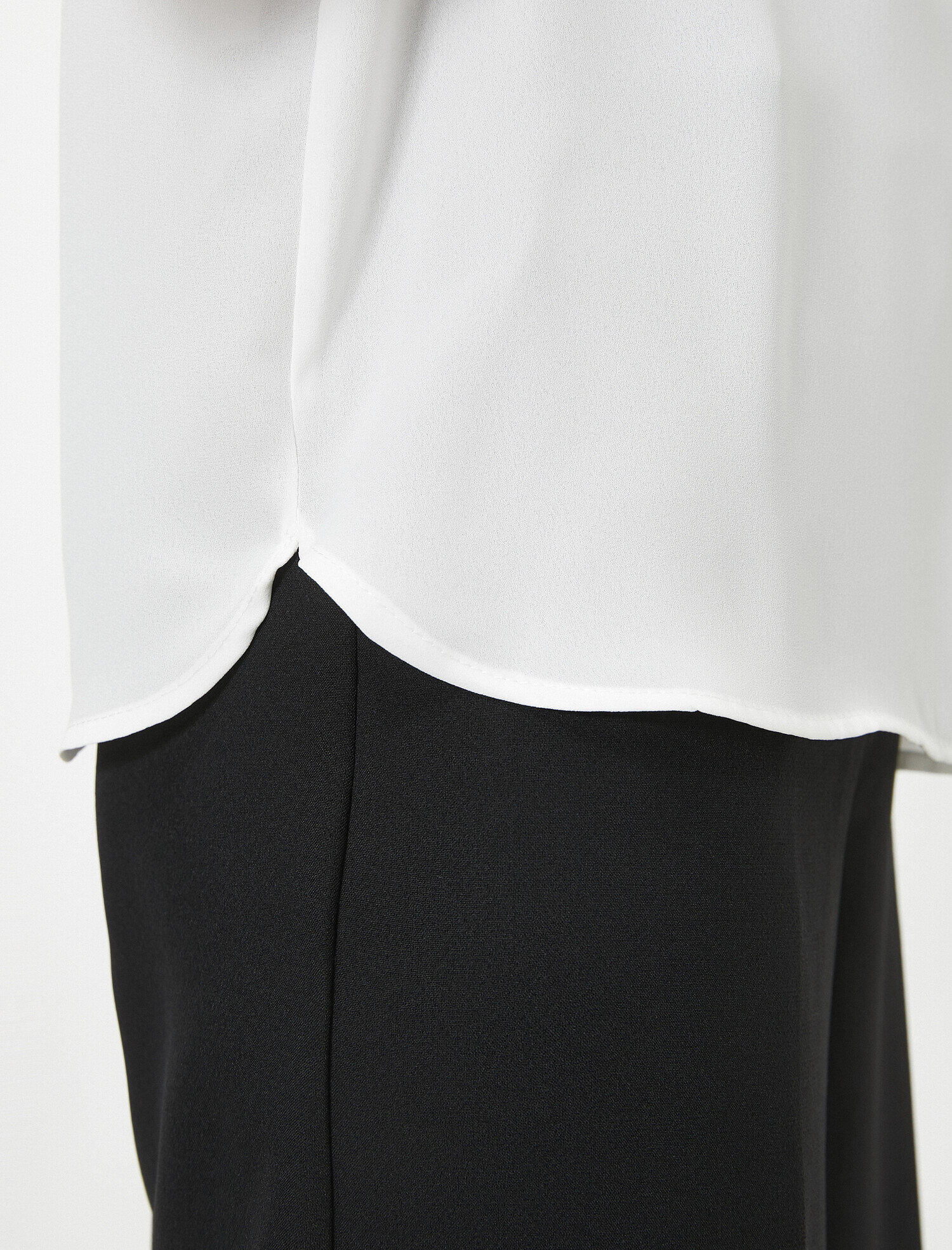   Yaka Bağlama Detaylı Kısa Kollu Bluz