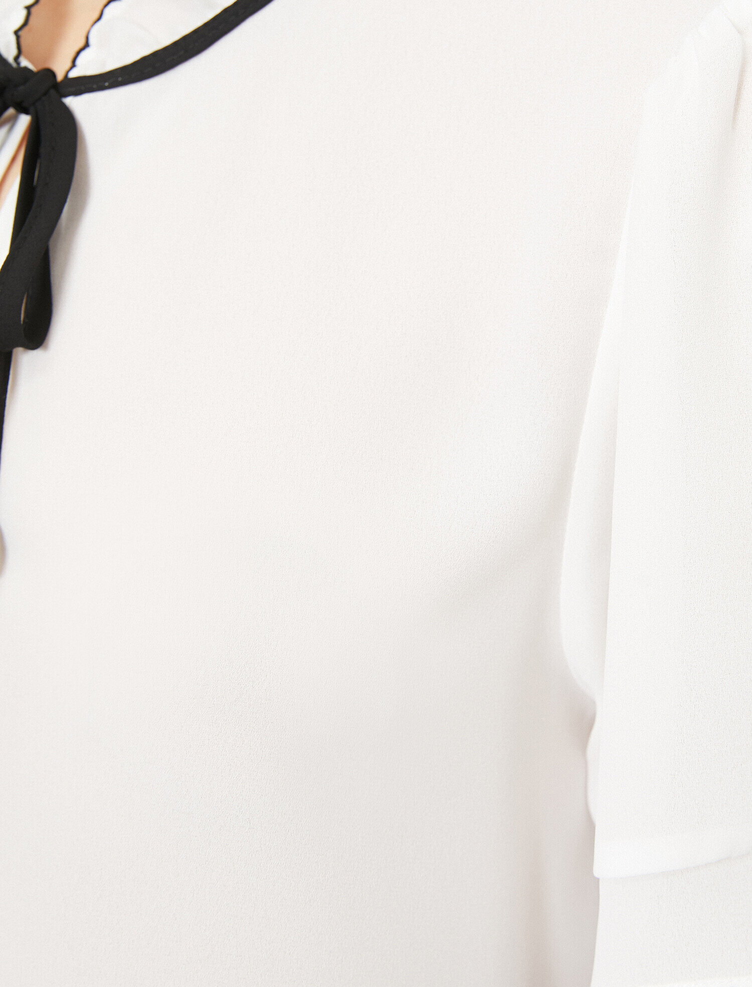   Yaka Bağlama Detaylı Kısa Kollu Bluz