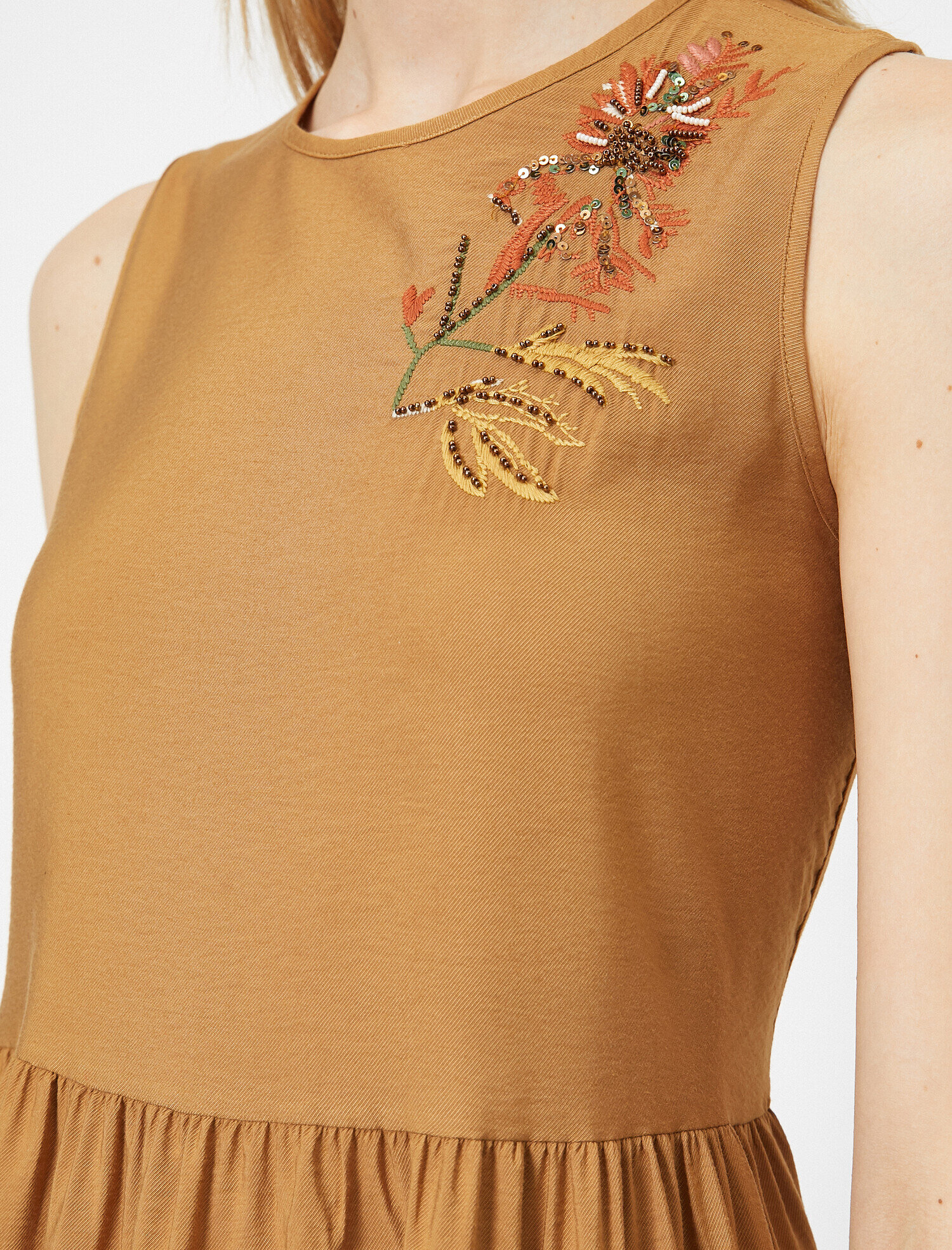   Yakası Çiçek İşleme Detaylı Uzun Poplin Elbise