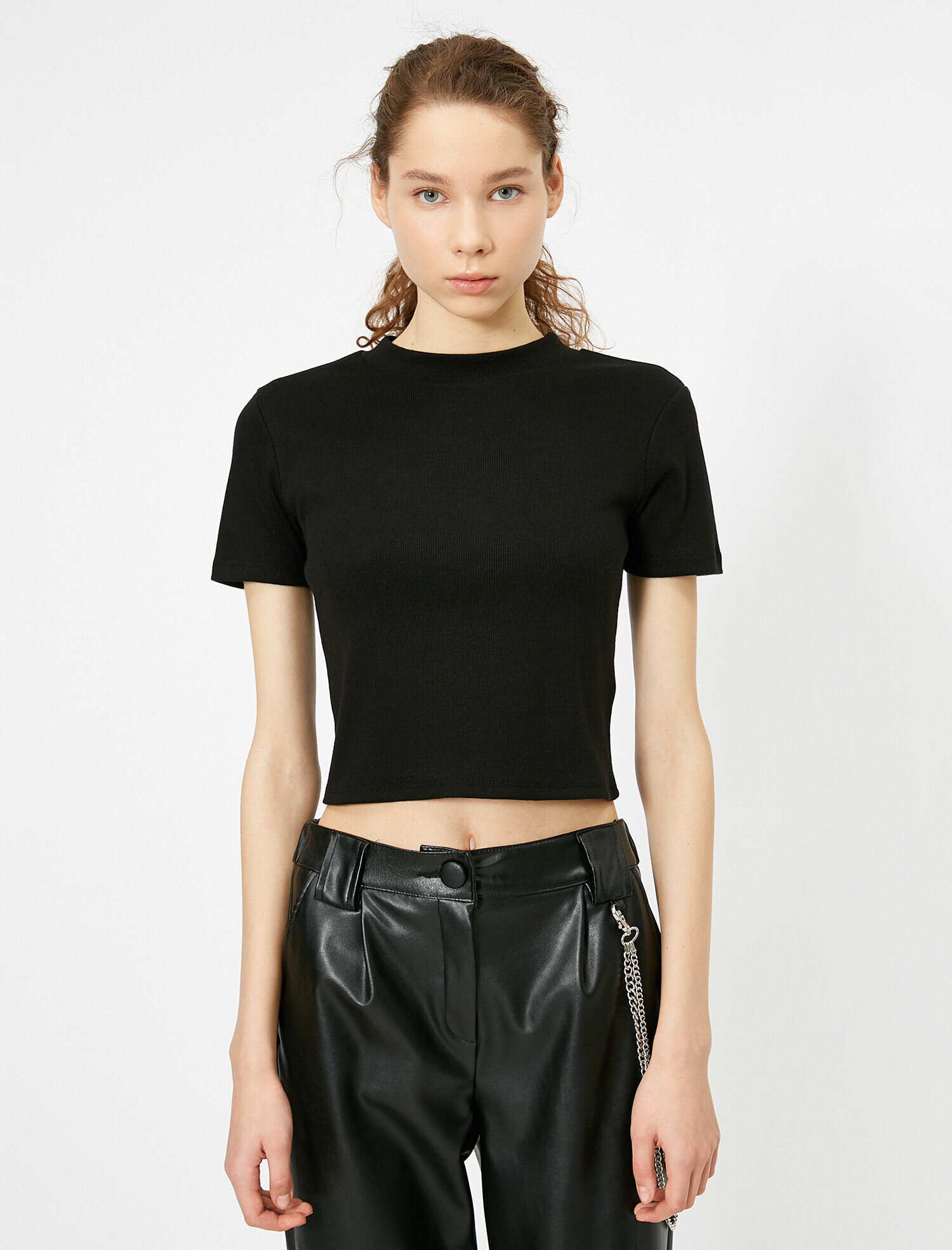   Dik Yaka Basic Kısa Kol Tişört