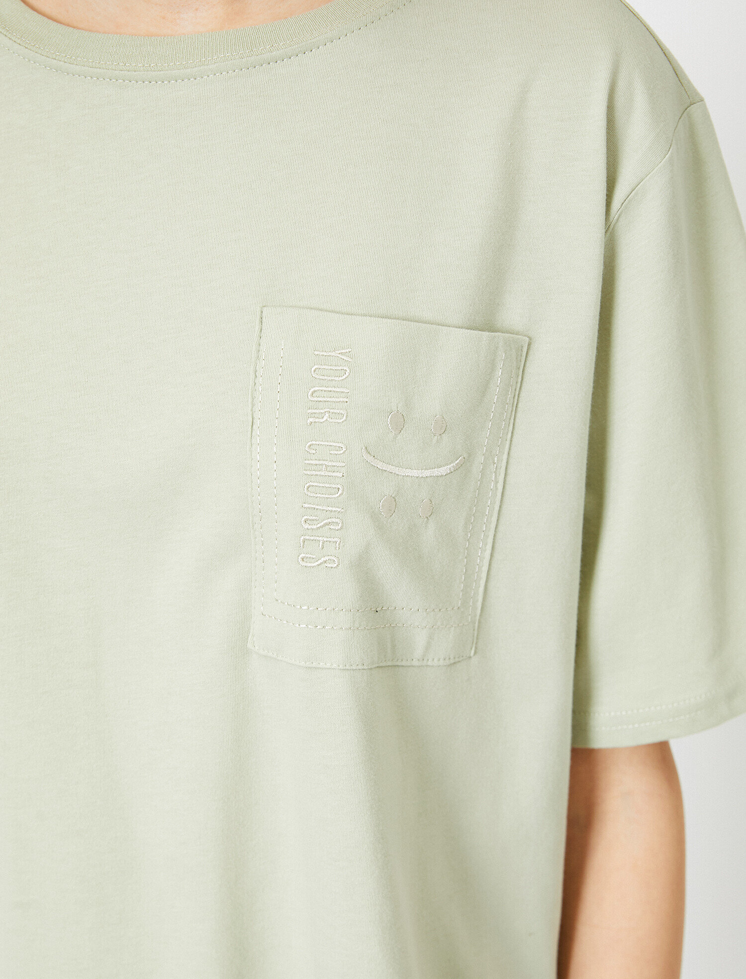   Cep Detaylı Tişört