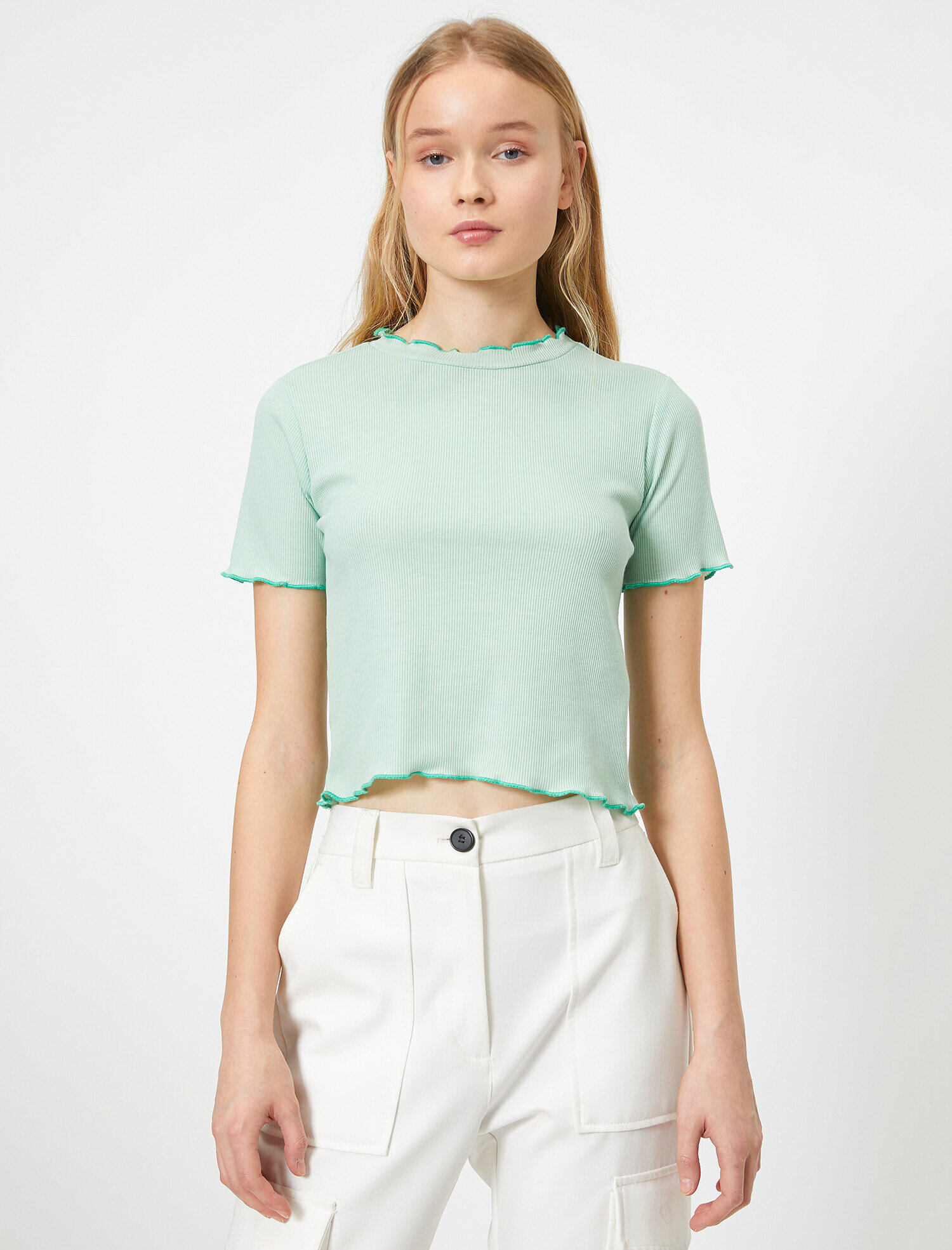   Yaka ve Kol Detaylı Bisiklet Yaka Kısa Kol Tişört