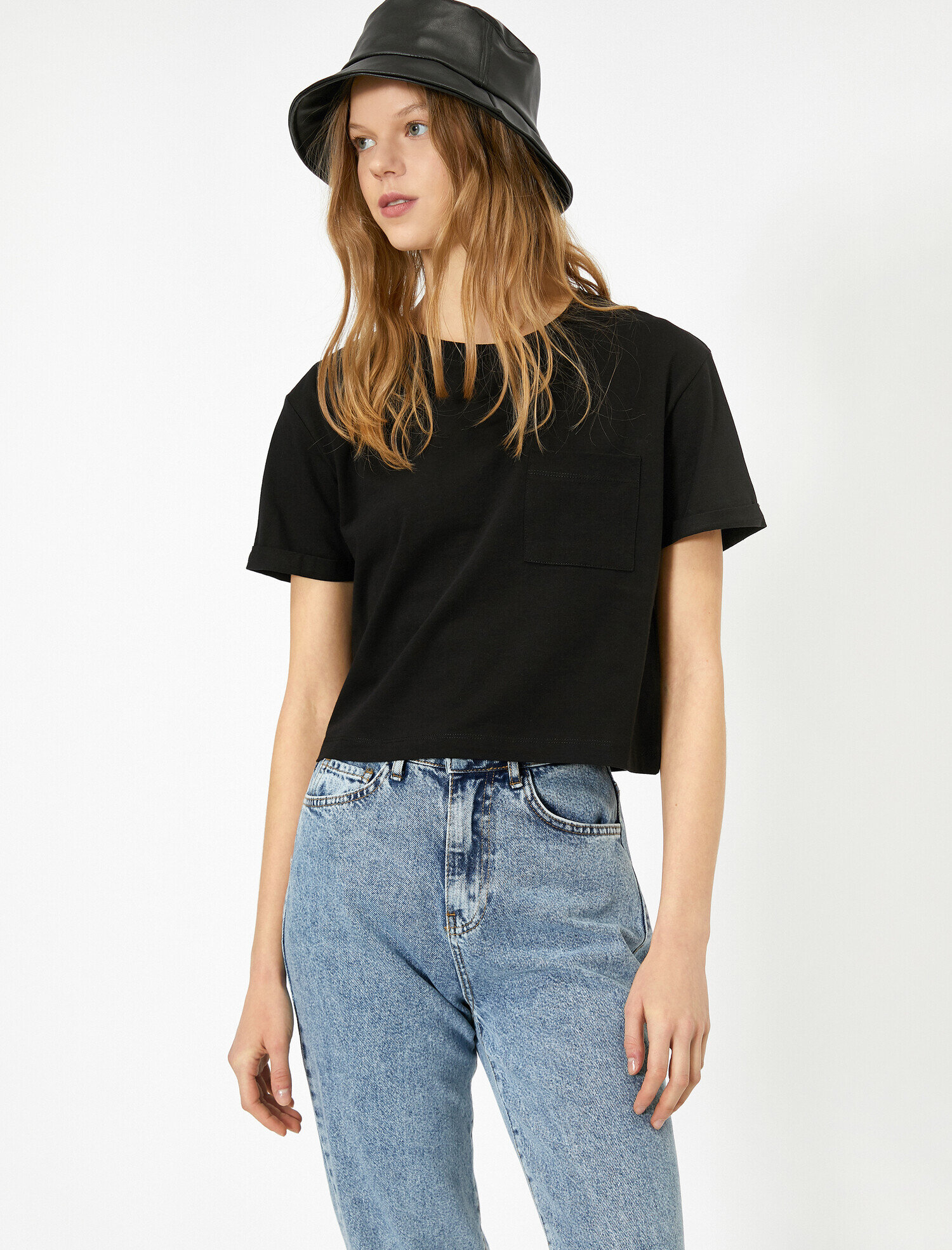   Cep Detaylı Tişört