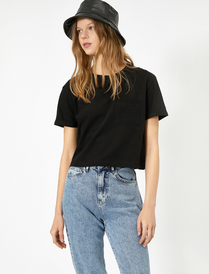  Cep Detaylı Tişört