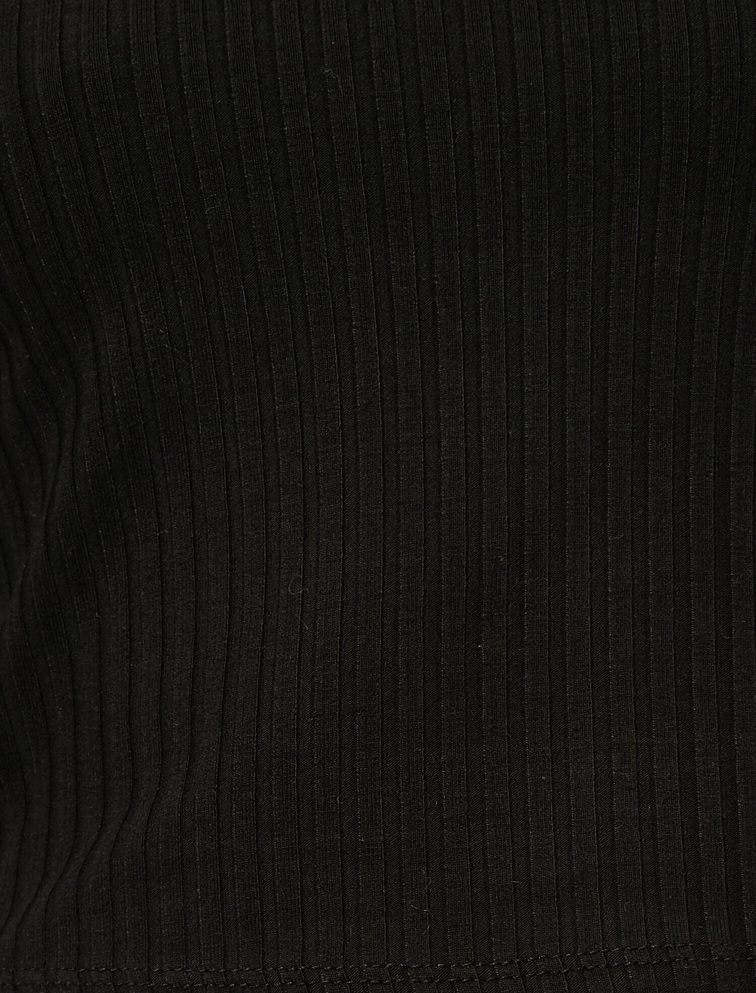   Yaka Detaylı Tişört