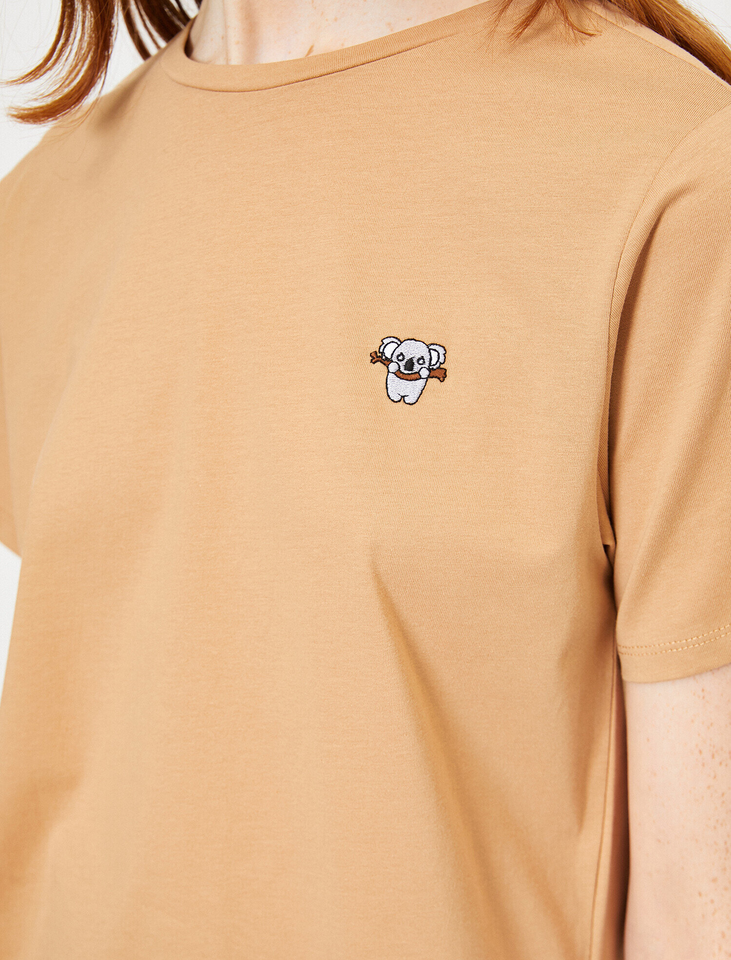   Bisiklet Yaka Minimal Nakışlı Kısa Kol Tişört