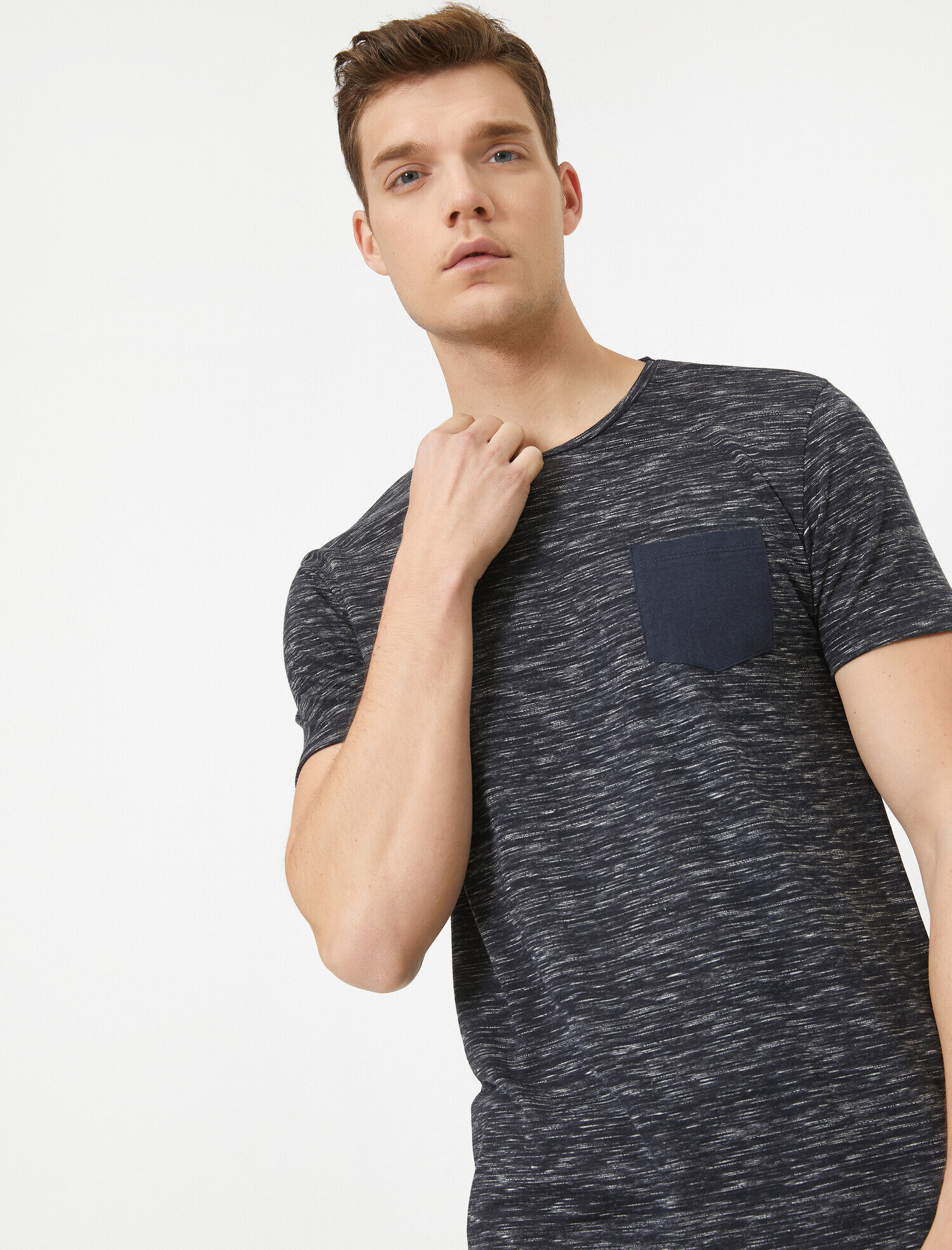   Cep Detaylı Tişört