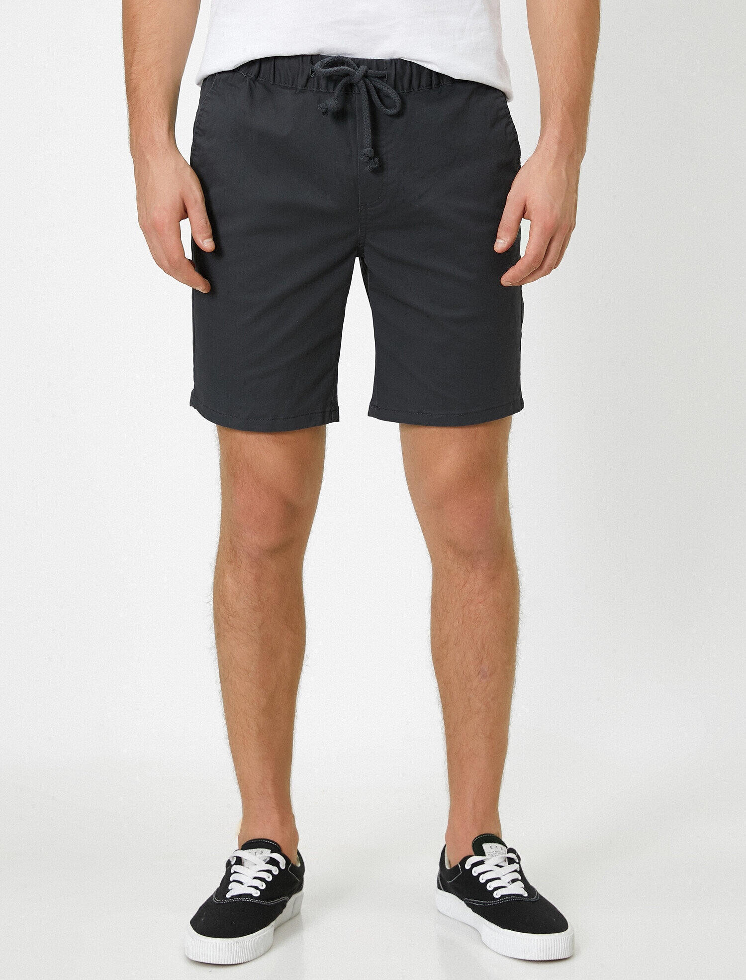   Beli Bağlamalı Cep Detaylı Şort