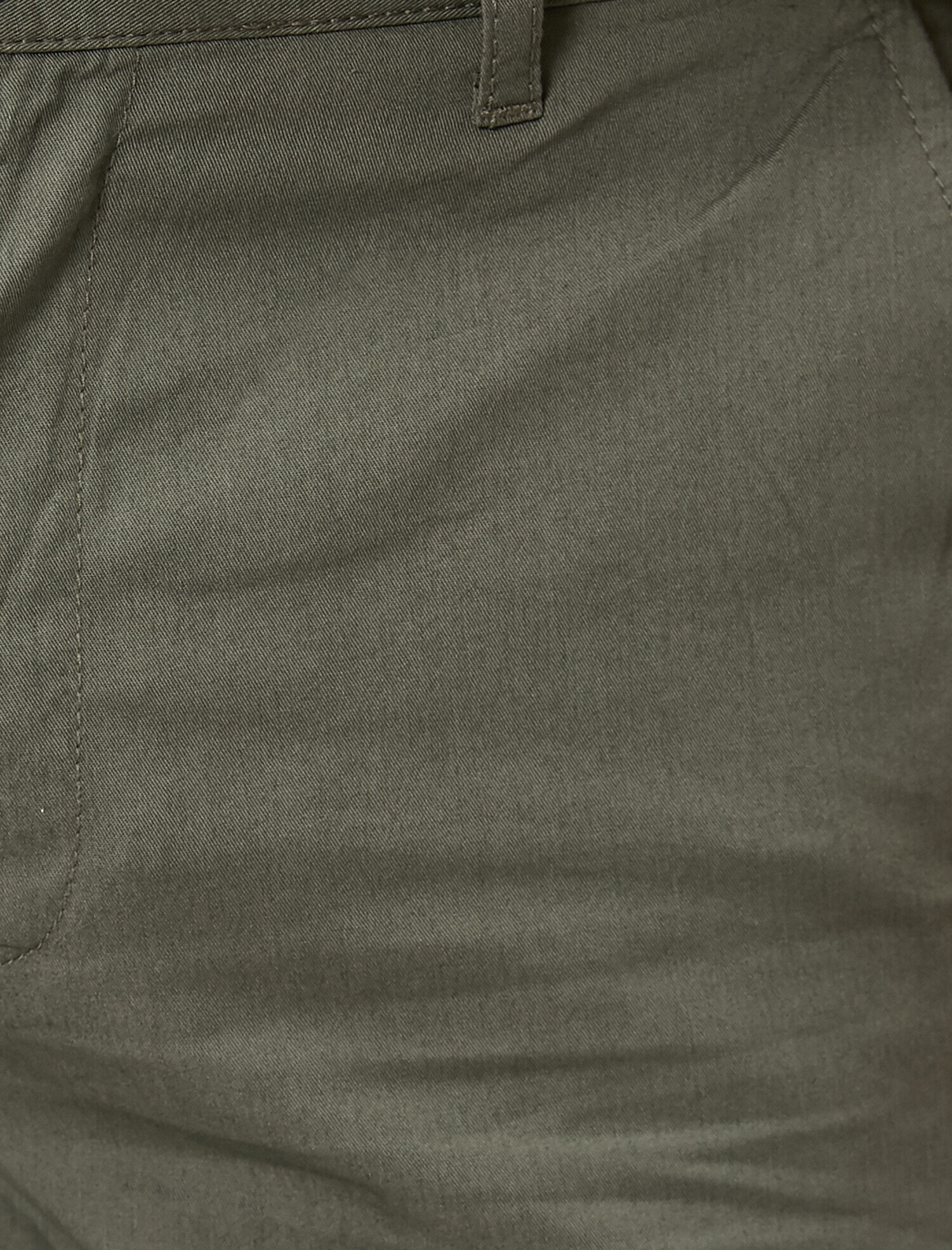   Normal Bel Cep Detaylı Şort