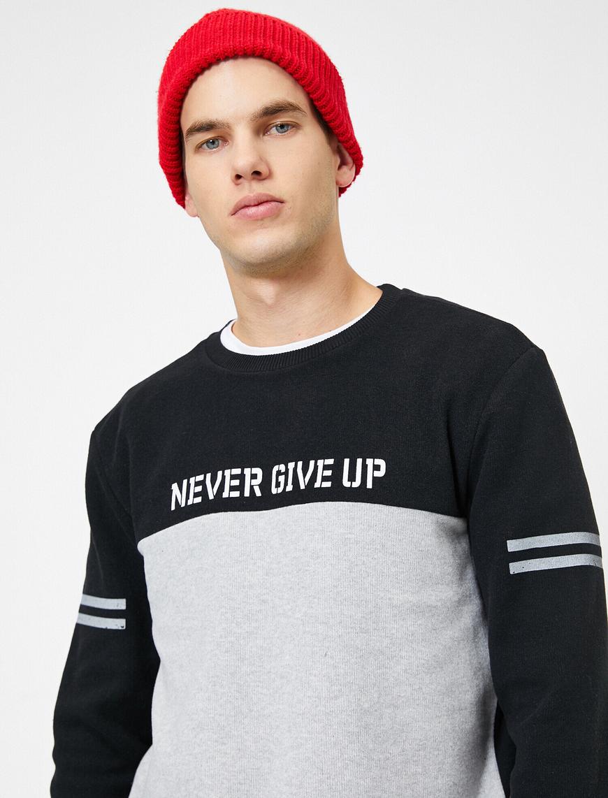   Baskılı Kolları Şerit Detaylı Slim Fit Spor Kazak