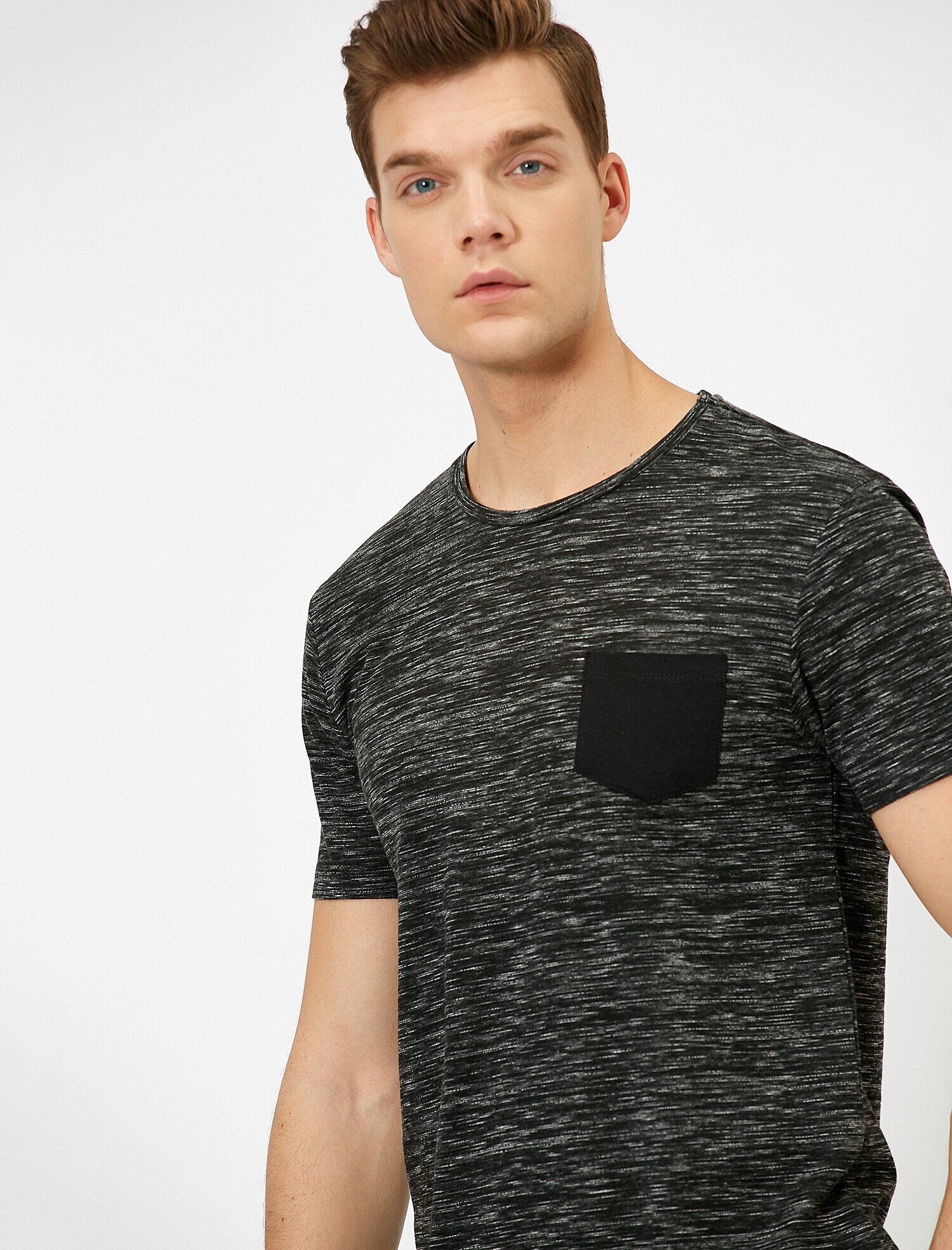   Cep Detaylı Tişört