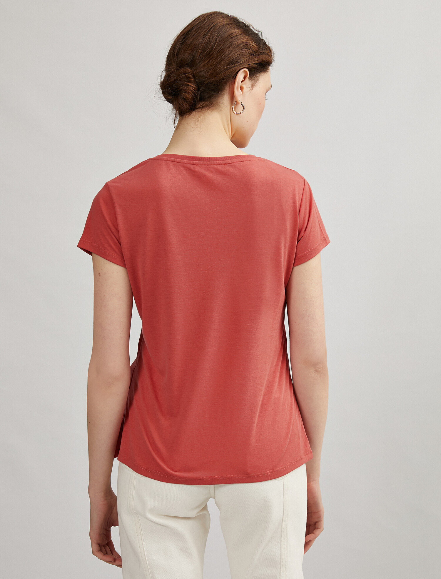   V Yaka Rahat Kalıp Basic Tişört