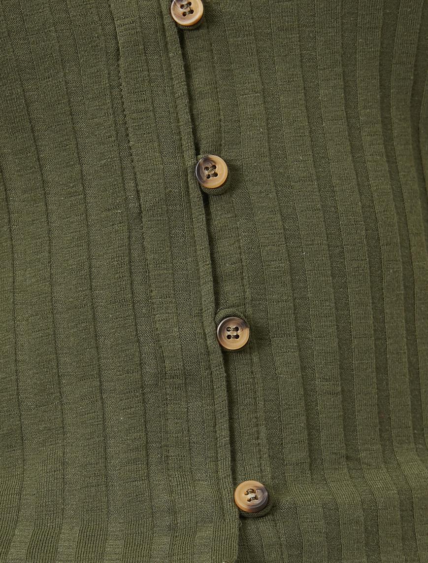   Fitilli Düğme Detaylı V Yaka Tişört